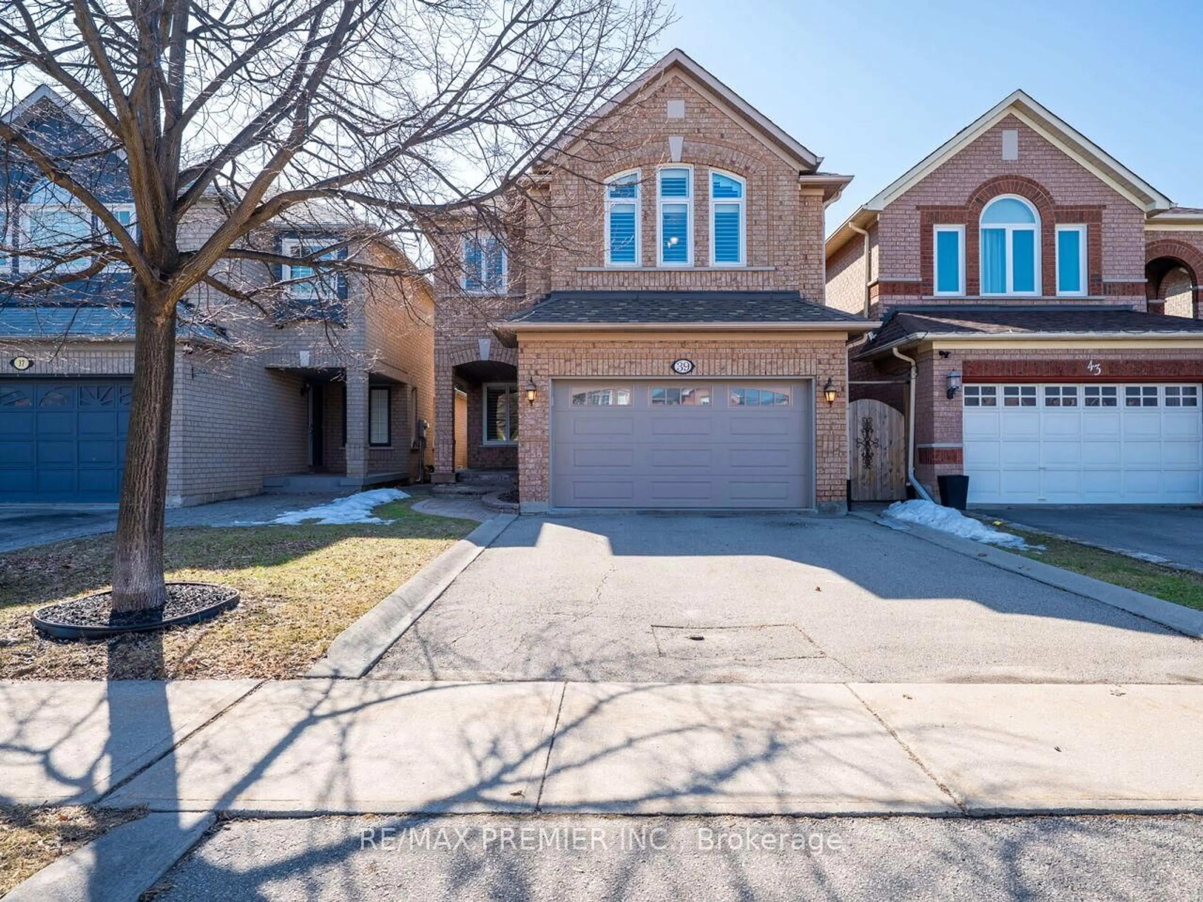 Home with brick exterior material, street for 39 Sylwood Cres, Vaughan Ontario L6A 2R2