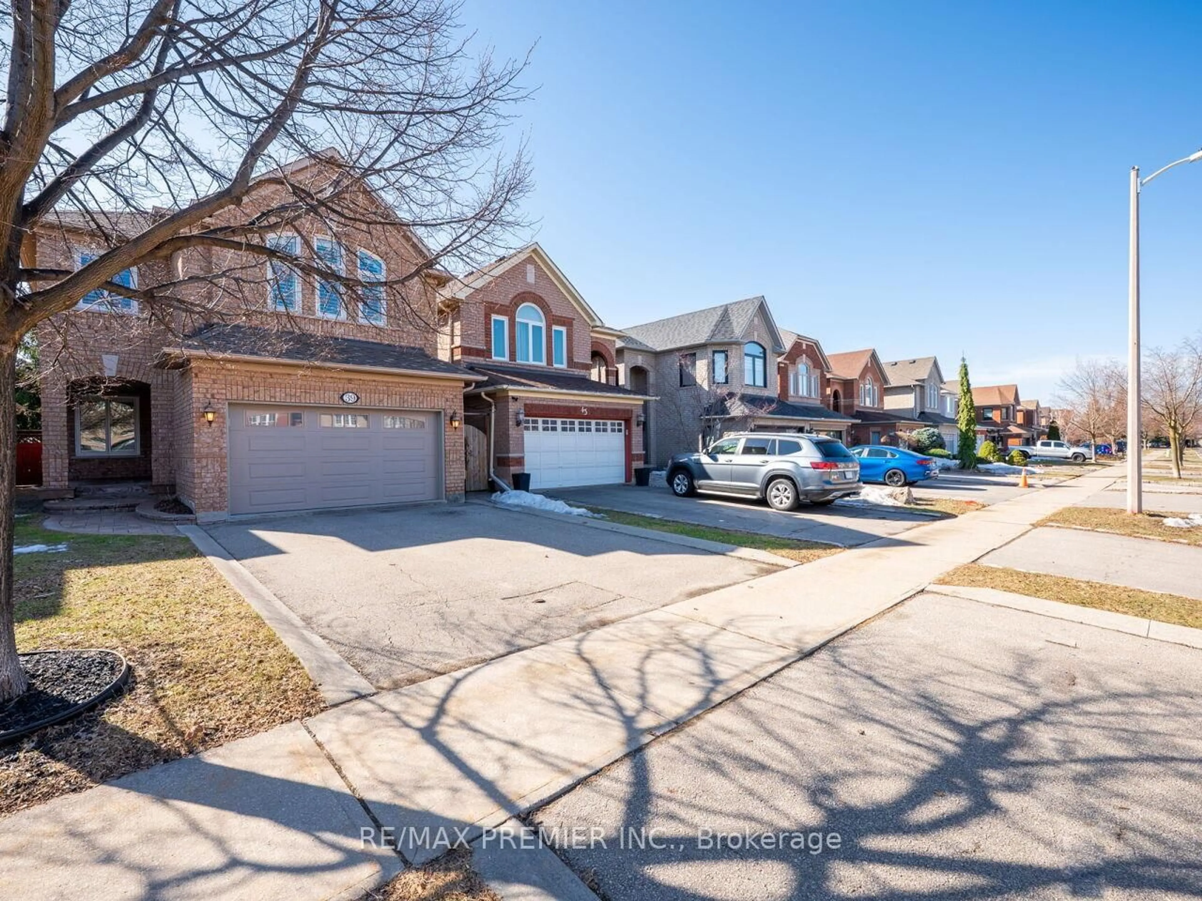Home with brick exterior material, street for 39 Sylwood Cres, Vaughan Ontario L6A 2R2