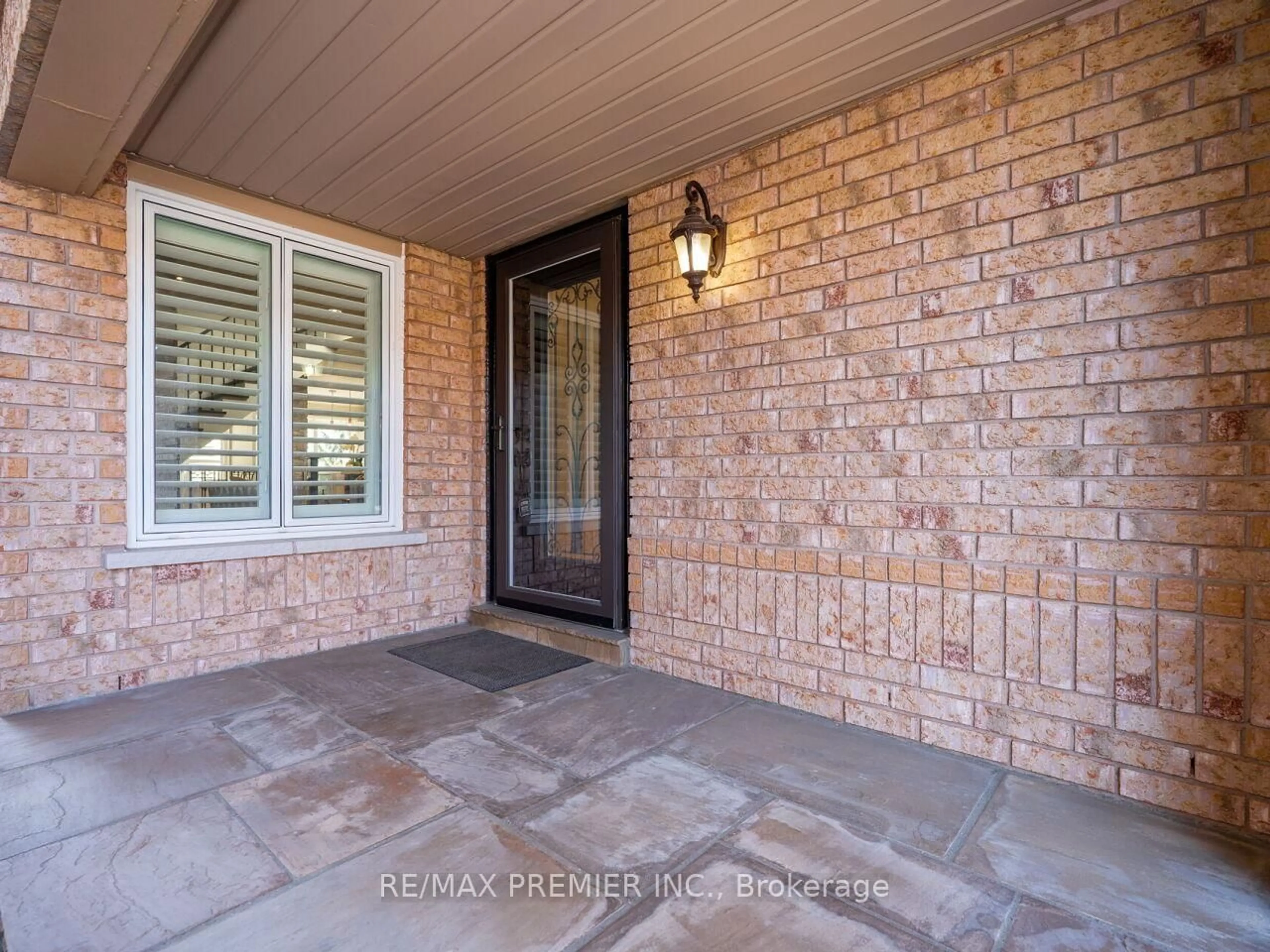 Indoor entryway for 39 Sylwood Cres, Vaughan Ontario L6A 2R2