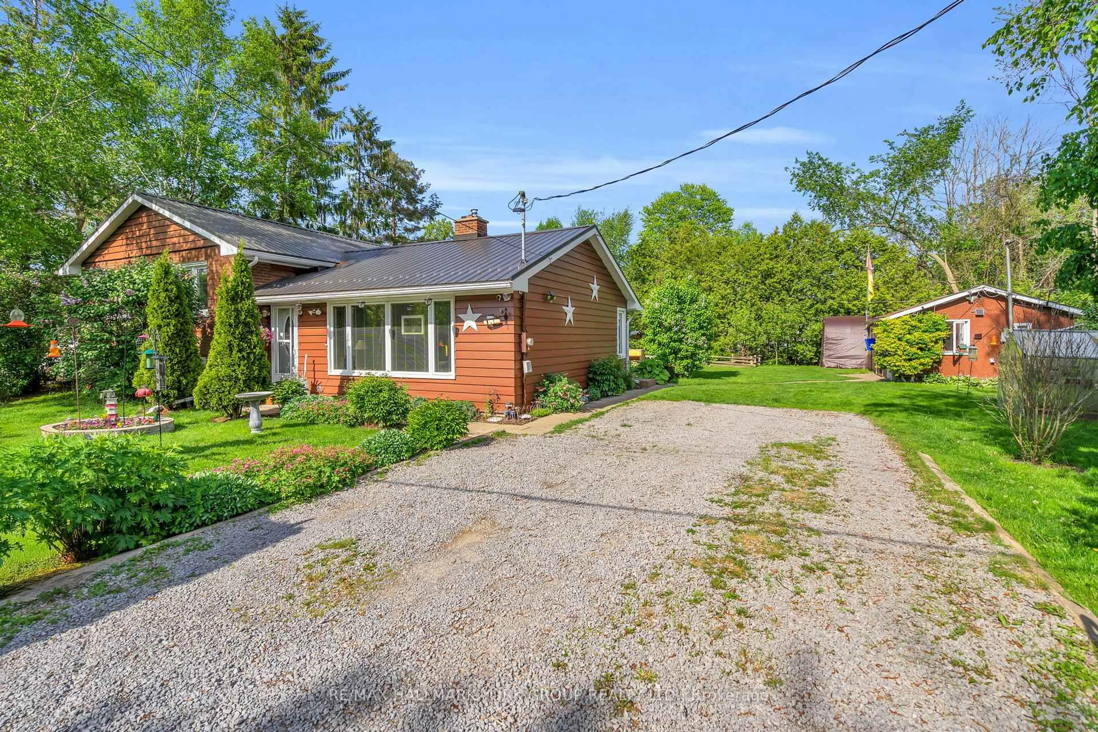 A pic from outside/outdoor area/front of a property/back of a property/a pic from drone, street for 49 Kay Ave, Georgina Ontario L0E 1N0