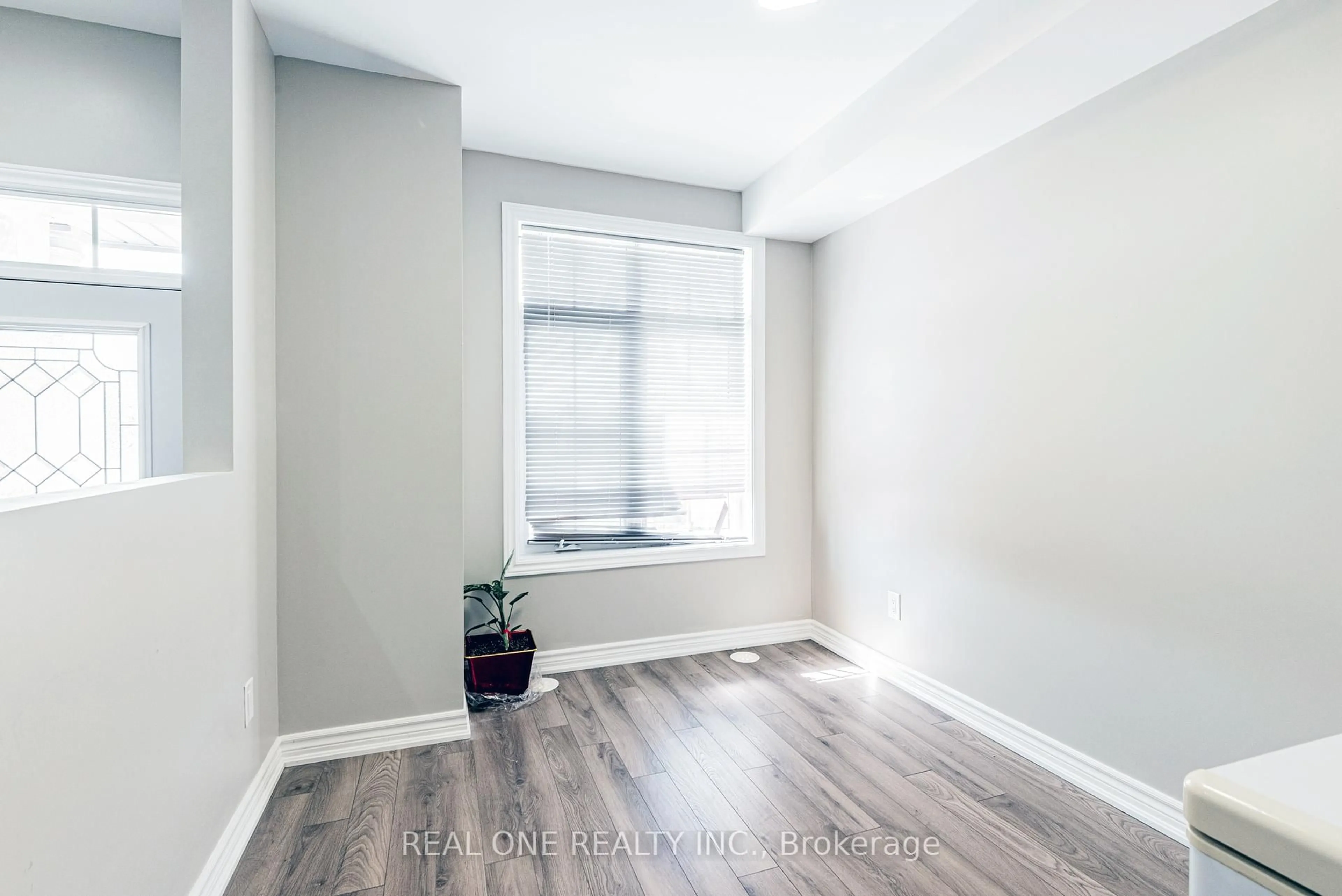 A pic of a room for 4798 16th Ave, Markham Ontario L6C 0V8