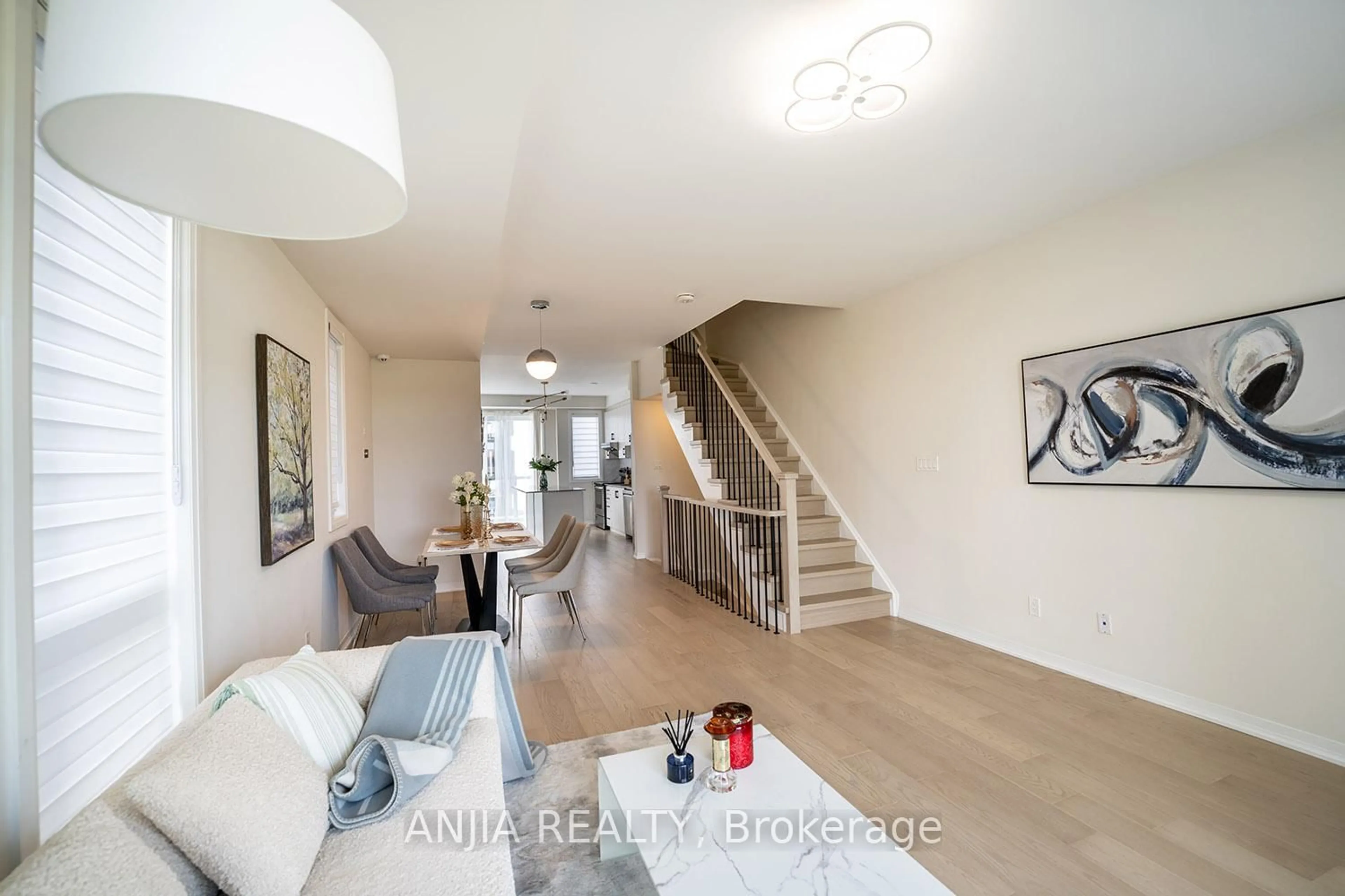 Indoor entryway for 1669 Bur Oak Ave, Markham Ontario L6E 0V2