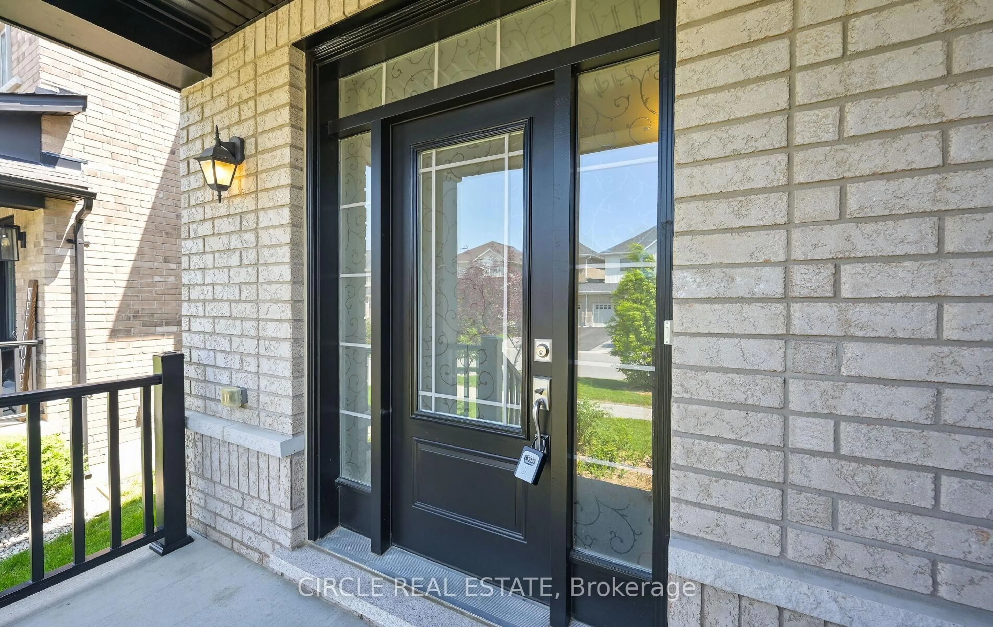 Indoor entryway for 166 Sharpe Cres, New Tecumseth Ontario L0G 1W0