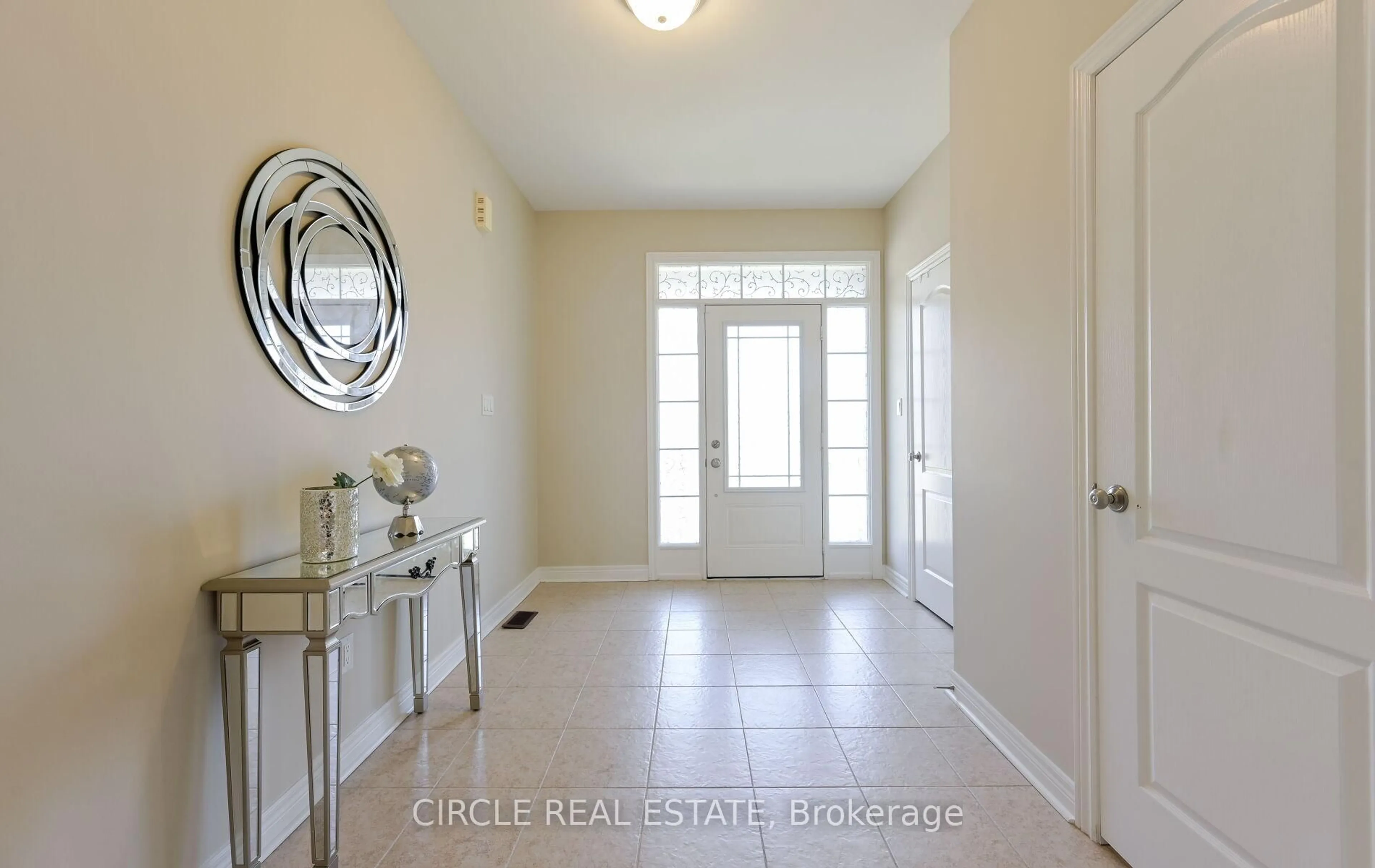 Indoor entryway for 166 Sharpe Cres, New Tecumseth Ontario L0G 1W0