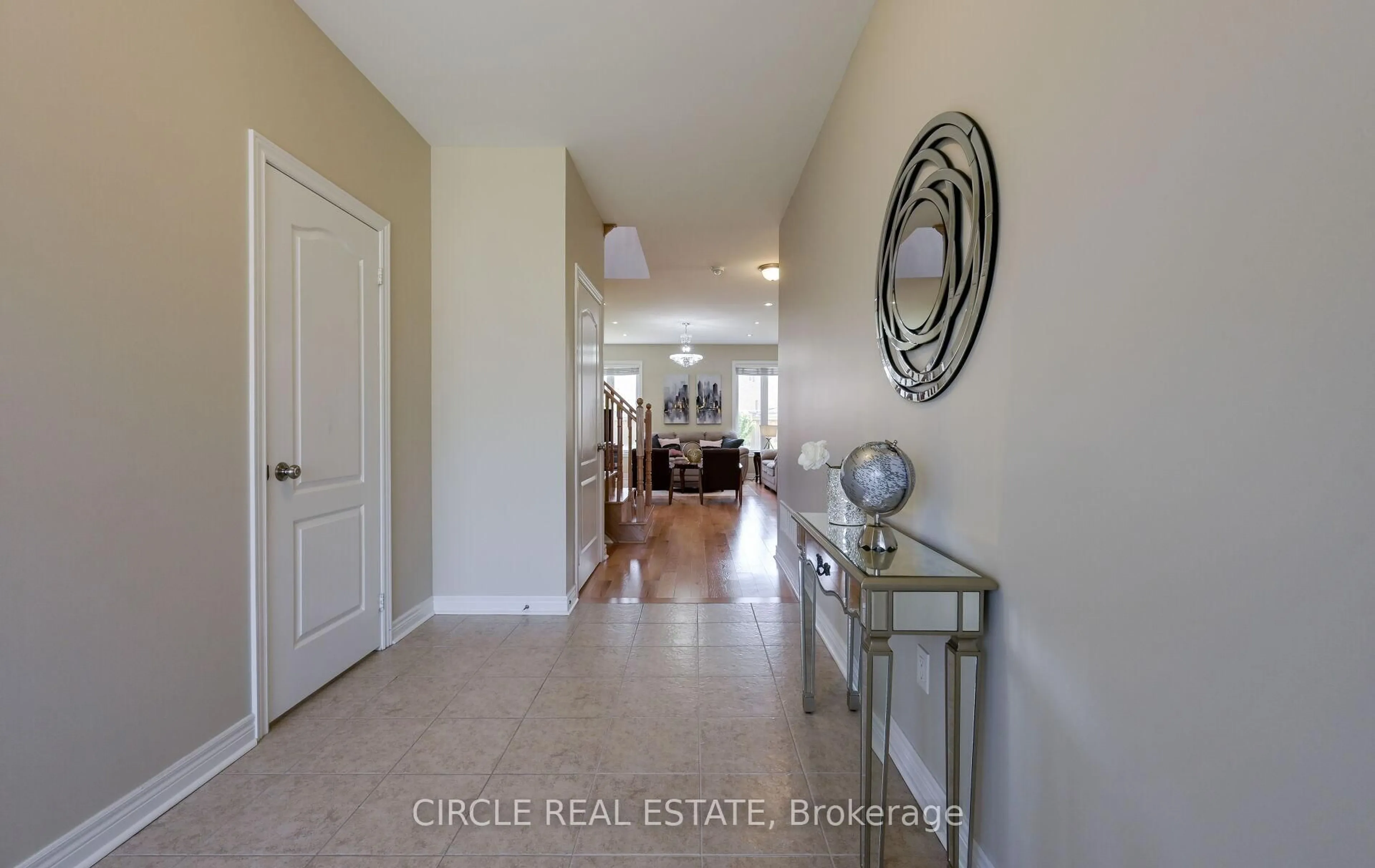 Indoor entryway for 166 Sharpe Cres, New Tecumseth Ontario L0G 1W0
