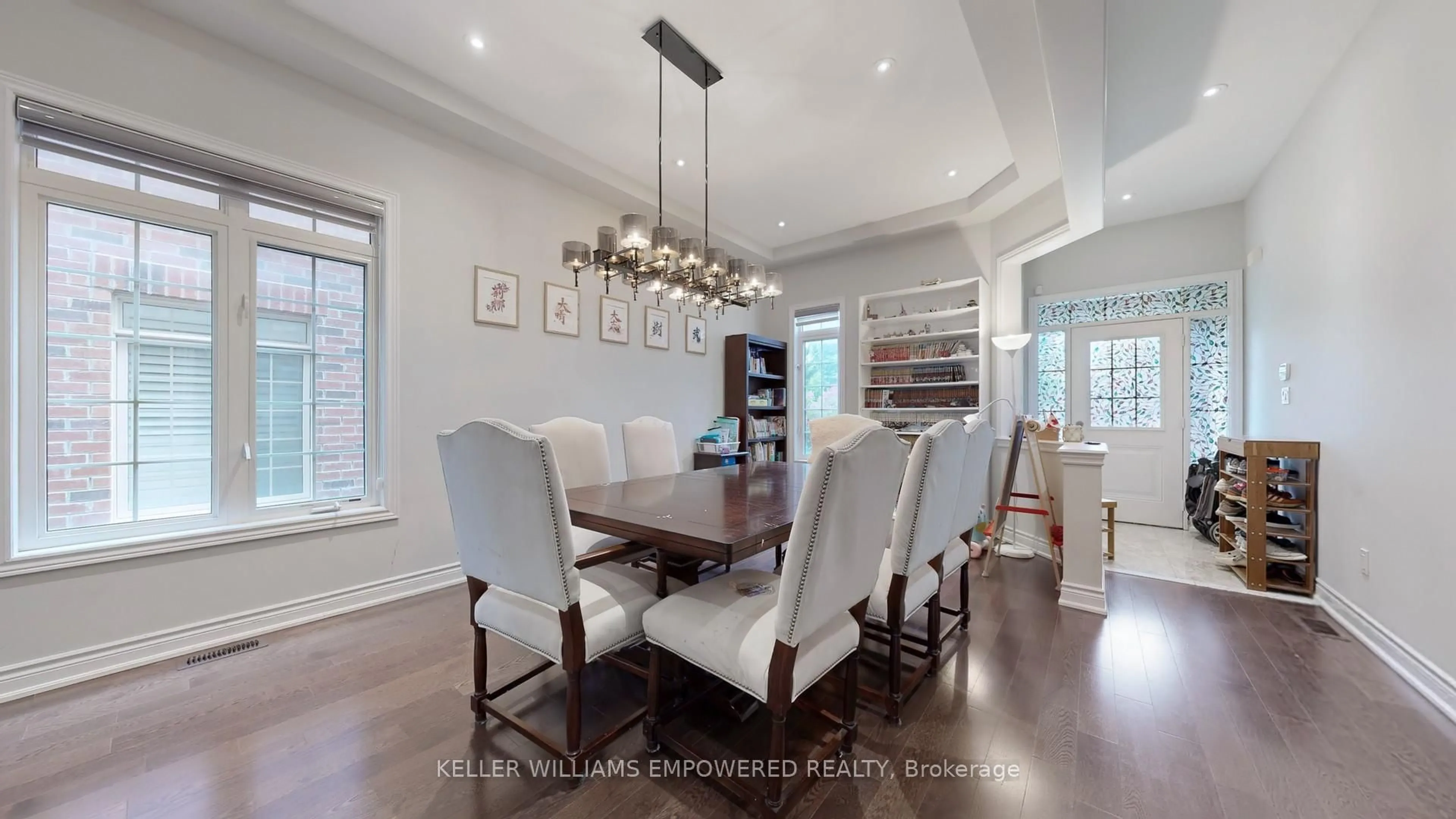 Dining room, wood/laminate floor for 138 Crane St, Aurora Ontario L4G 0W2