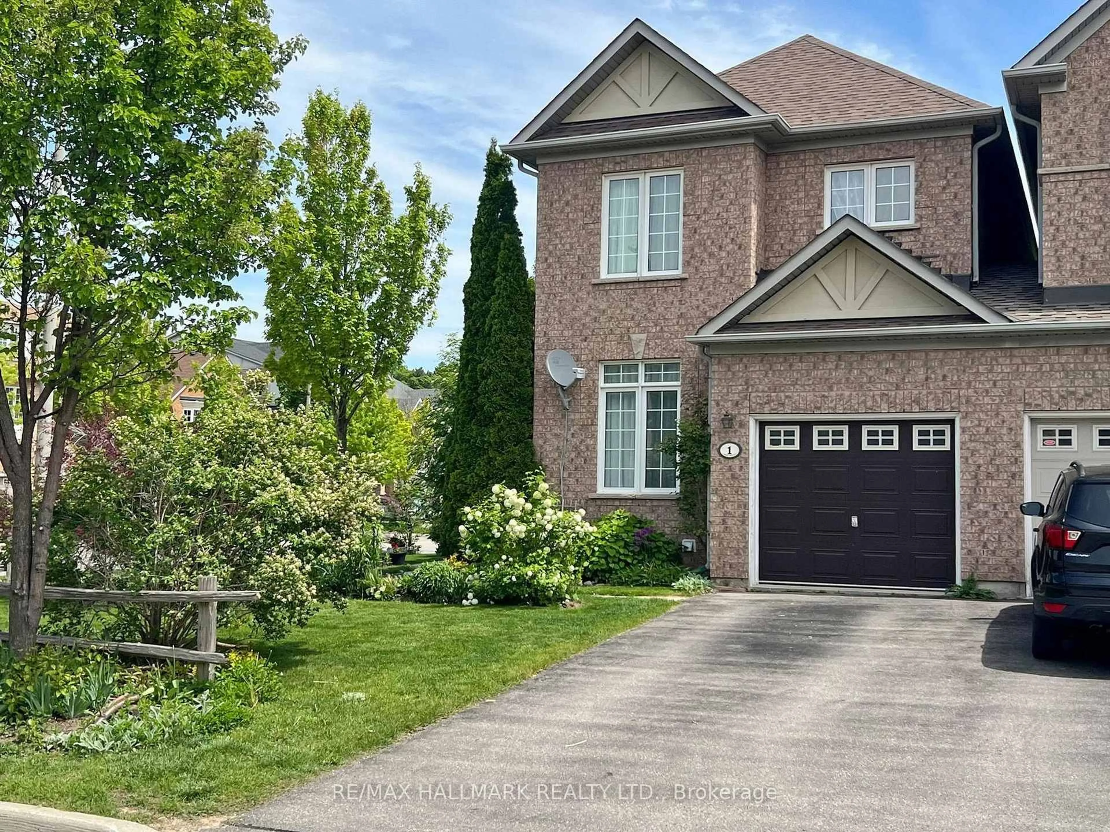 Home with brick exterior material, street for 1 Lander Cres, Vaughan Ontario L4J 8V3