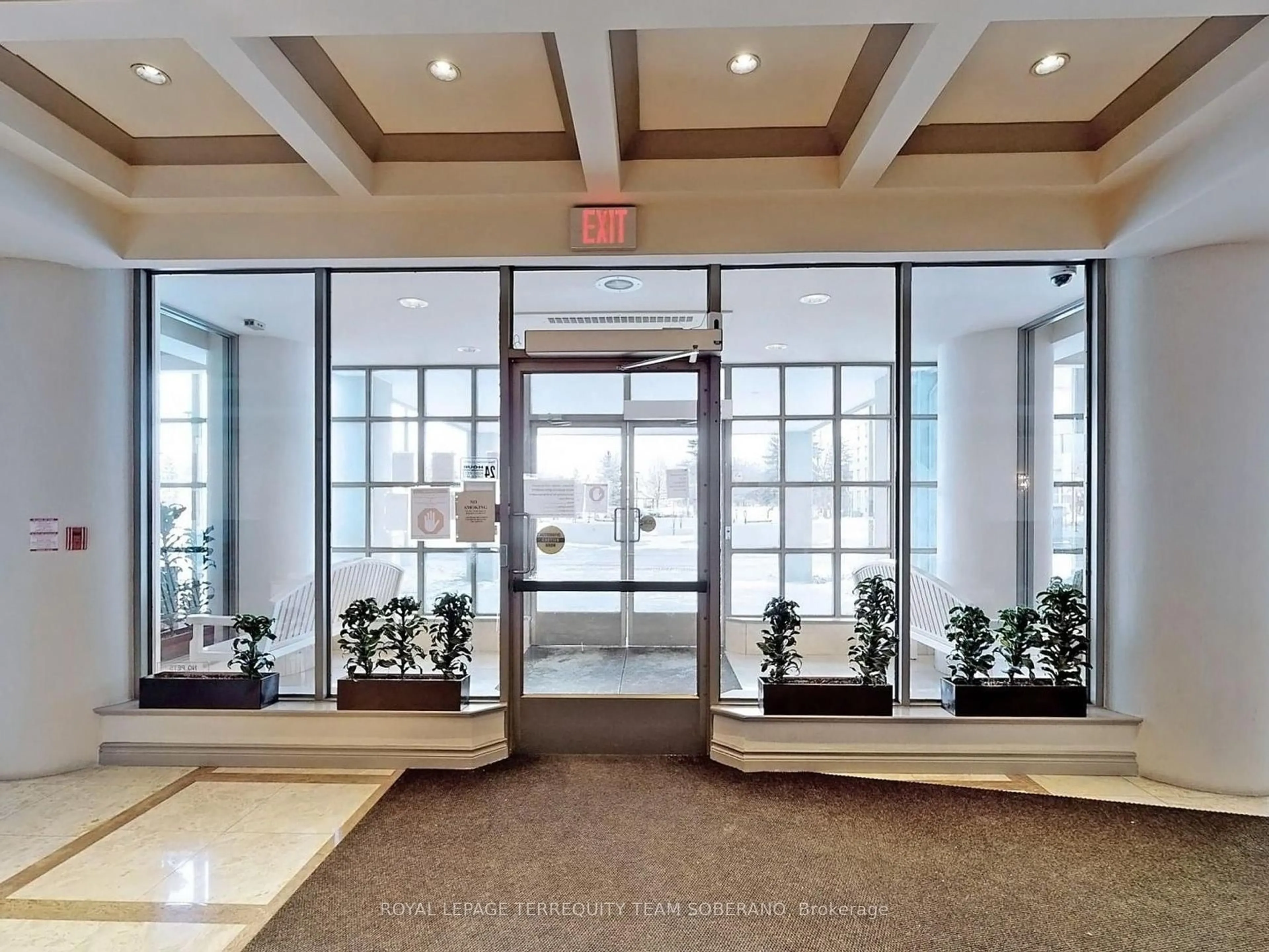 Indoor foyer for 7 Townsgate Dr #312, Vaughan Ontario L4J 7Z9