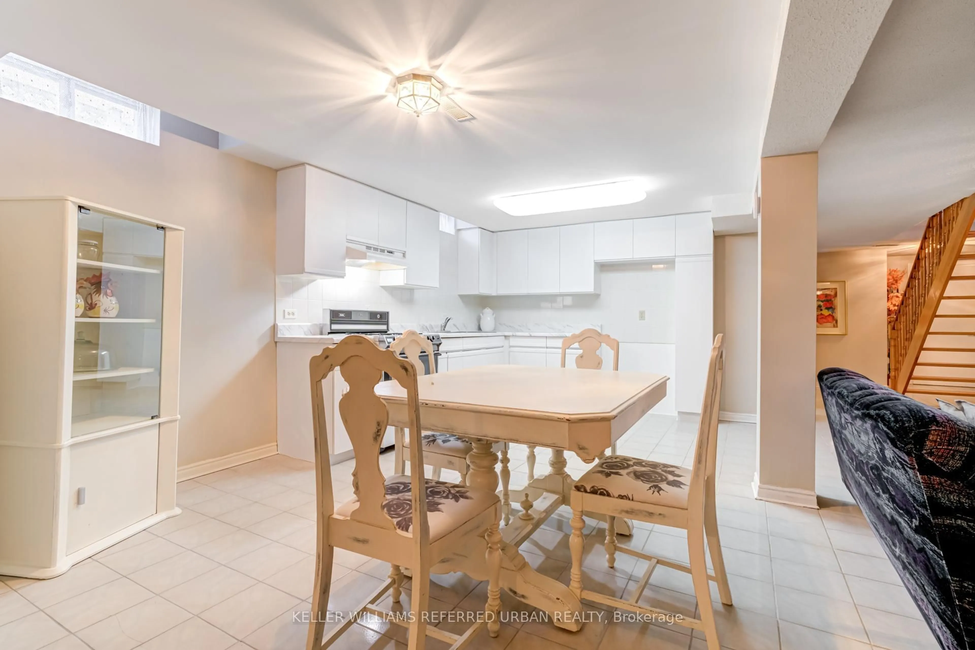 Dining room, ceramic/tile floor for 109 Topham Cres, Richmond Hill Ontario L4C 9E9