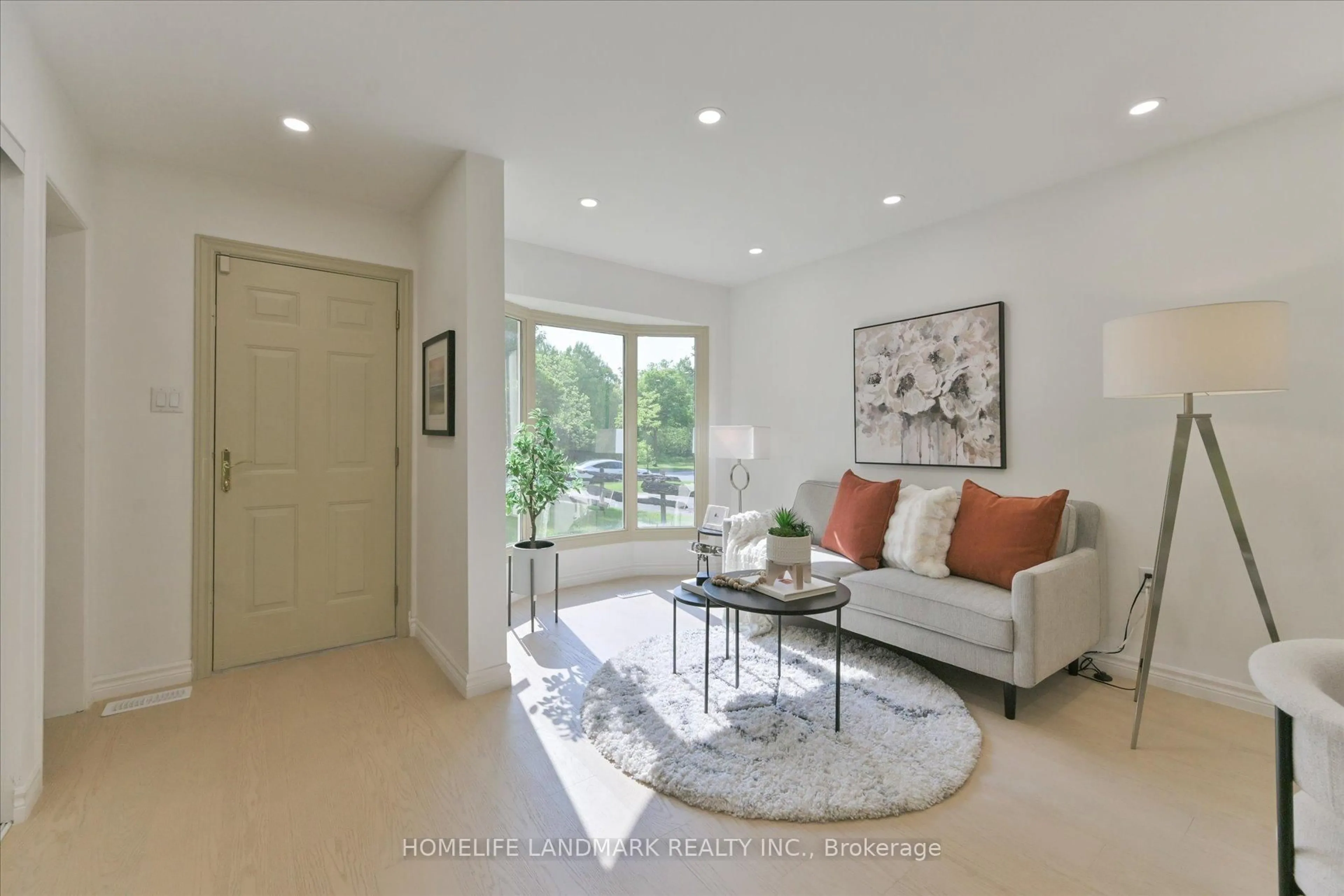 Living room with furniture, unknown for 11 Hunter's Point Dr, Richmond Hill Ontario L4C 6M4