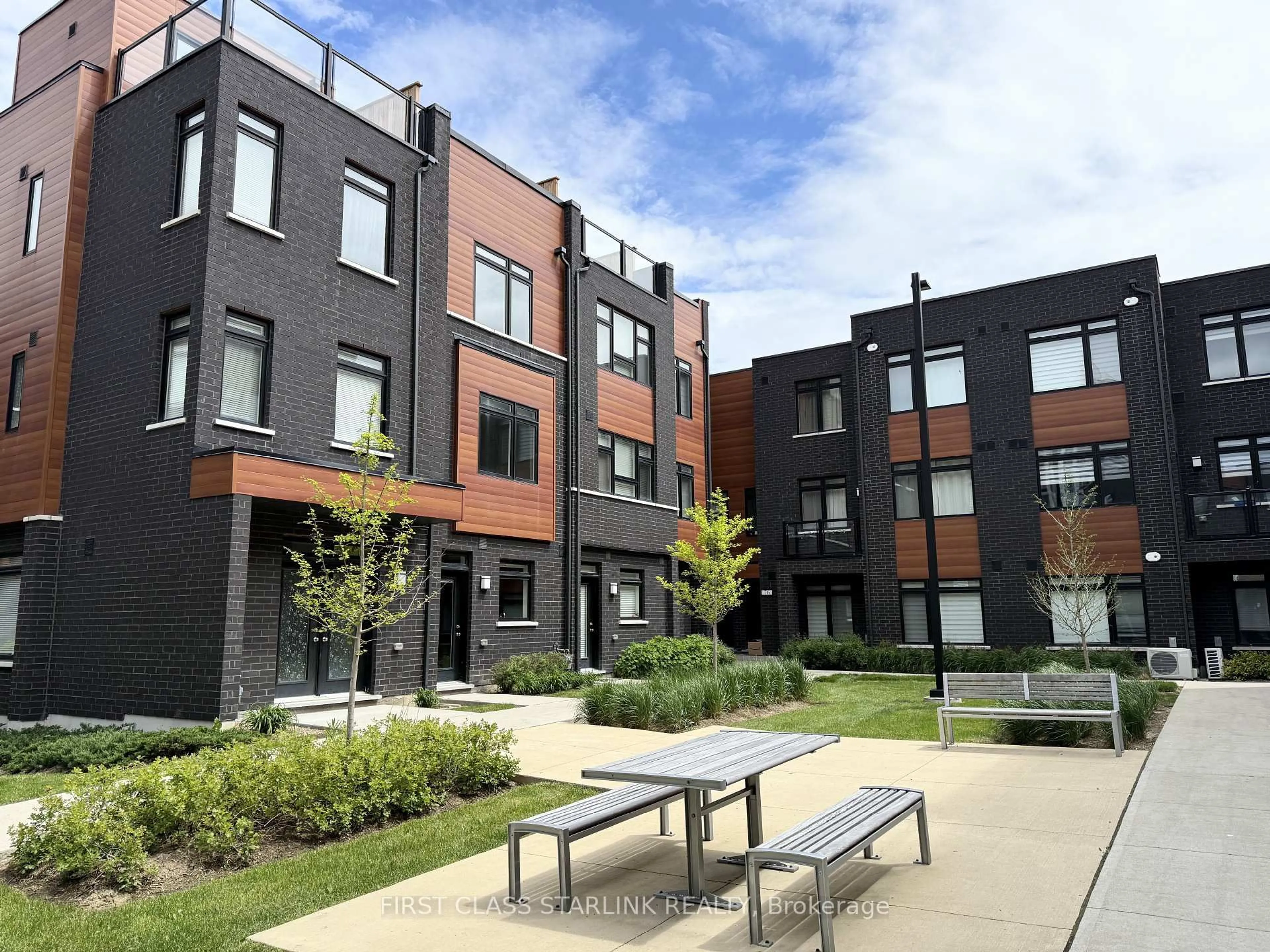 Patio, street for 370C Red Maple Rd #69, Richmond Hill Ontario L4C 6P5
