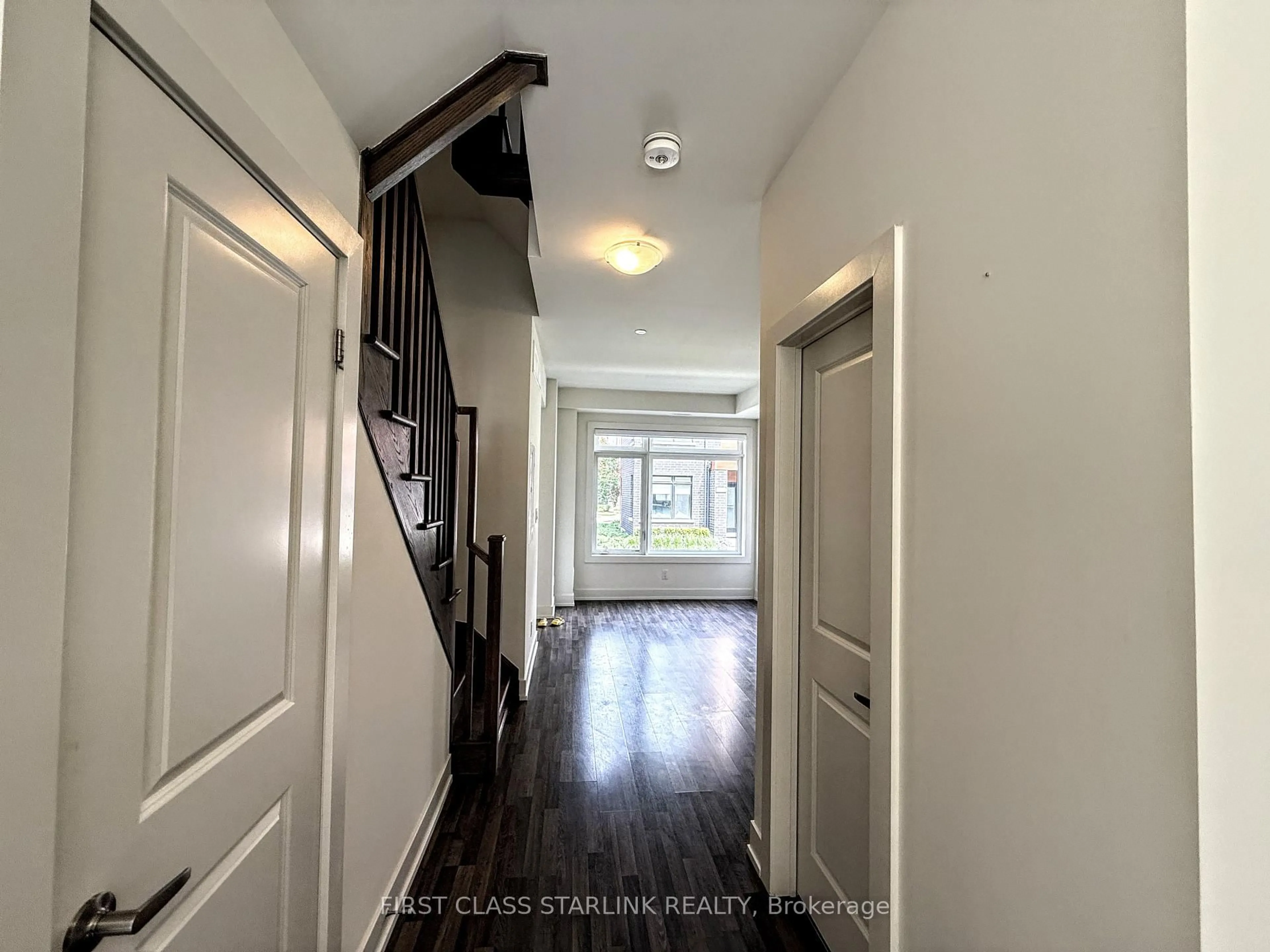 Indoor entryway for 370C Red Maple Rd #69, Richmond Hill Ontario L4C 6P5