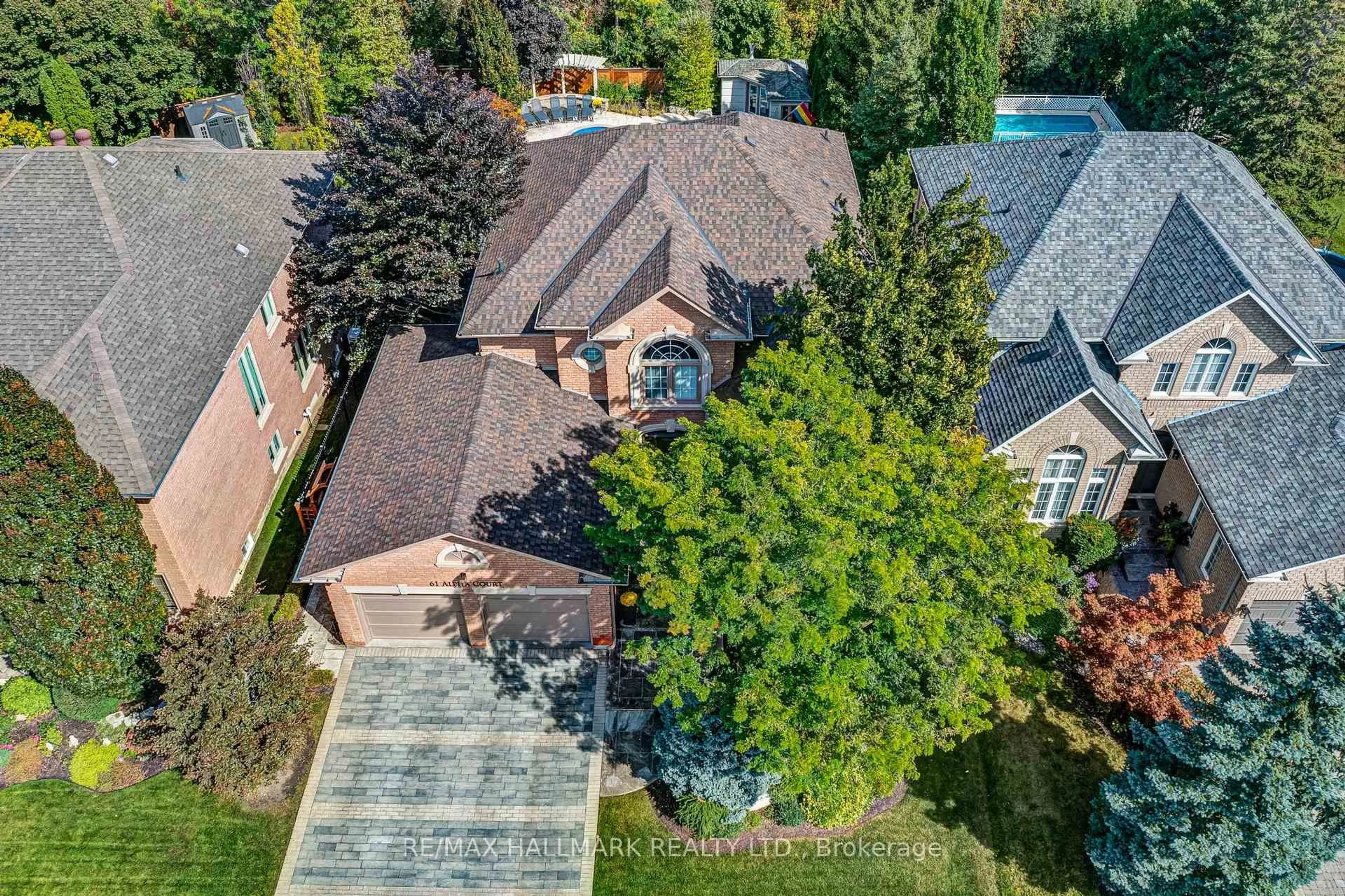 A pic from outside/outdoor area/front of a property/back of a property/a pic from drone, street for 61 Alpha Crt, Vaughan Ontario L4L 8Y2