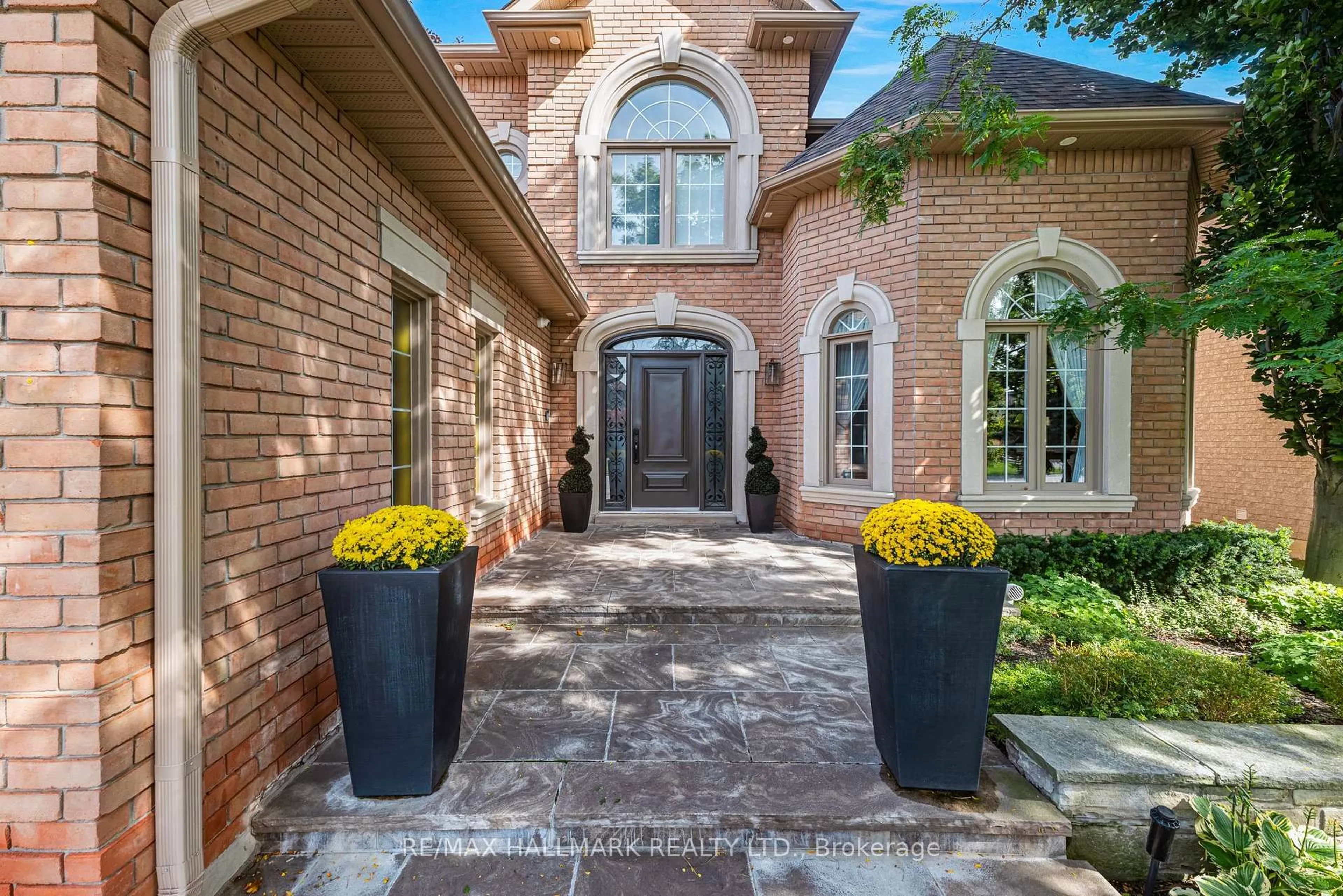 Home with brick exterior material, street for 61 Alpha Crt, Vaughan Ontario L4L 8Y2