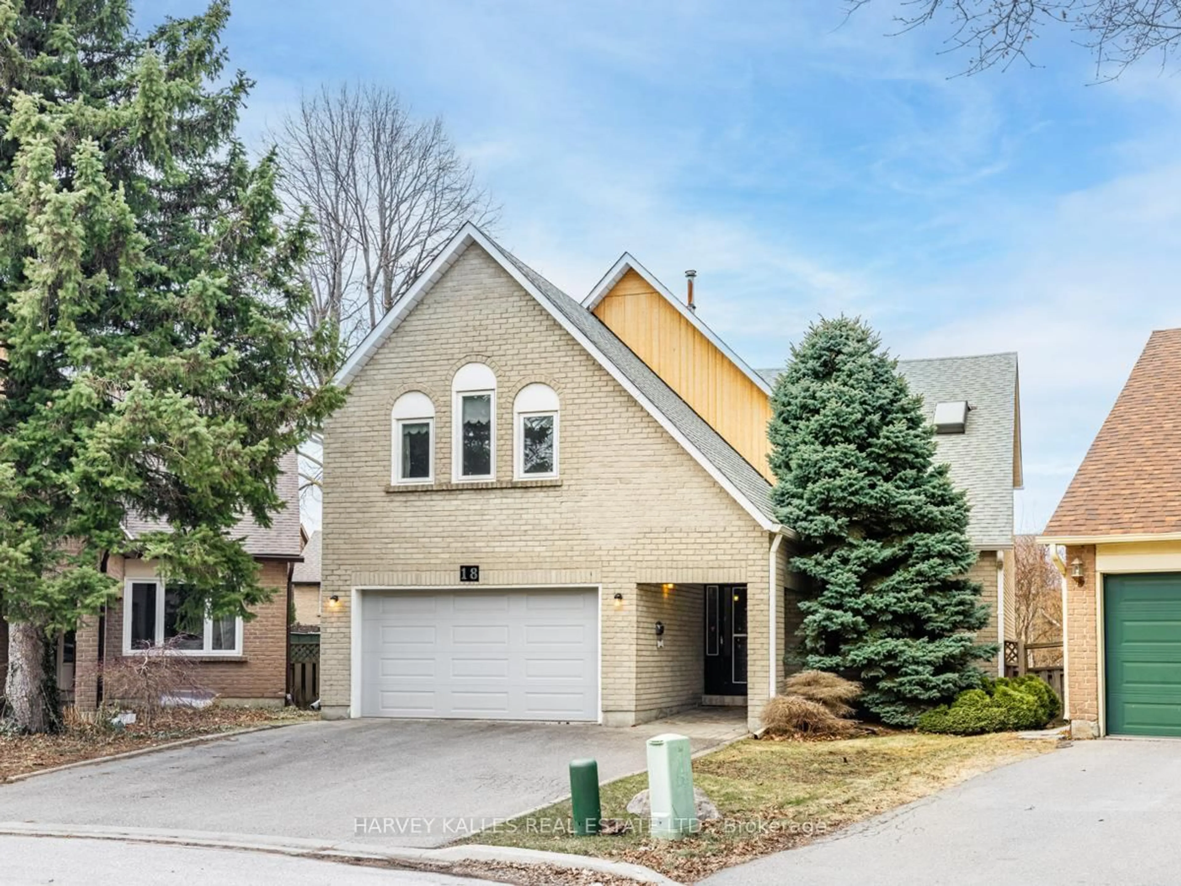 Home with brick exterior material, street for 18 Finlayson Crt, Vaughan Ontario L4J 3B8