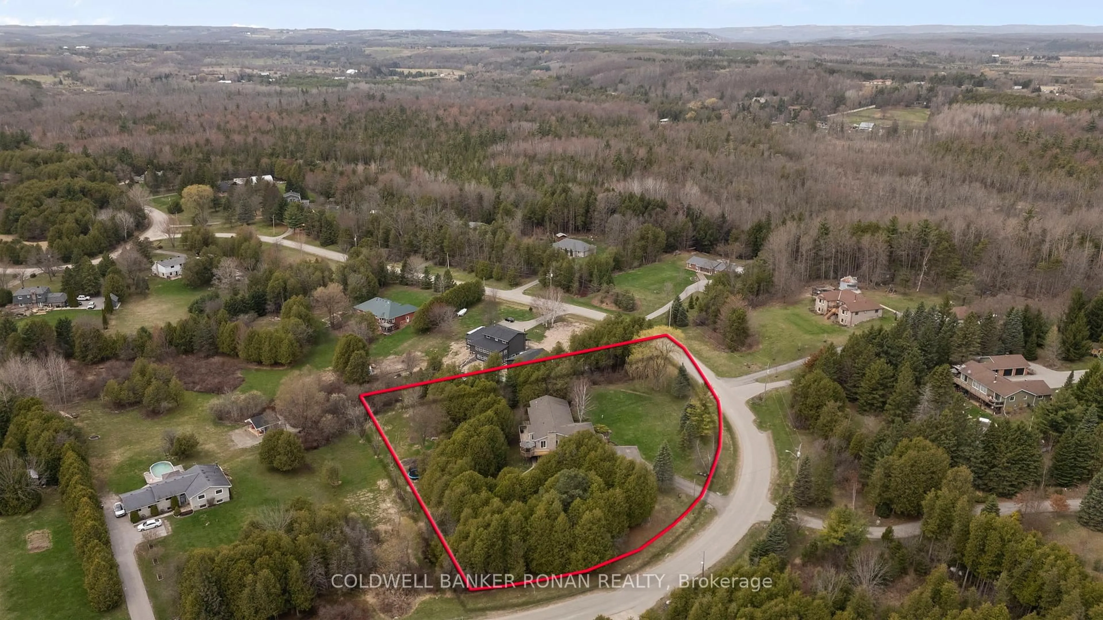 A pic from outside/outdoor area/front of a property/back of a property/a pic from drone, unknown for 10 Margaret Ave, Adjala-Tosorontio Ontario L0M 1J0