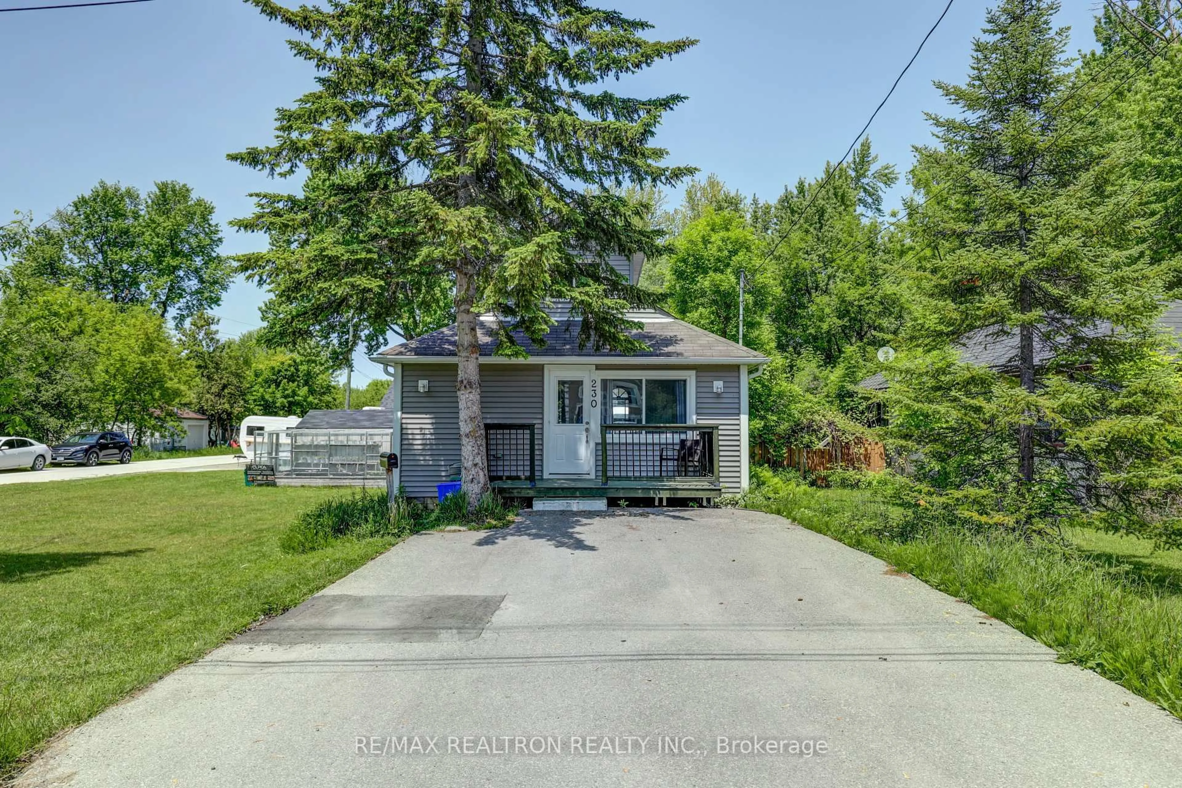 A pic from outside/outdoor area/front of a property/back of a property/a pic from drone, street for 230 Royal Rd, Georgina Ontario L4P 2T7