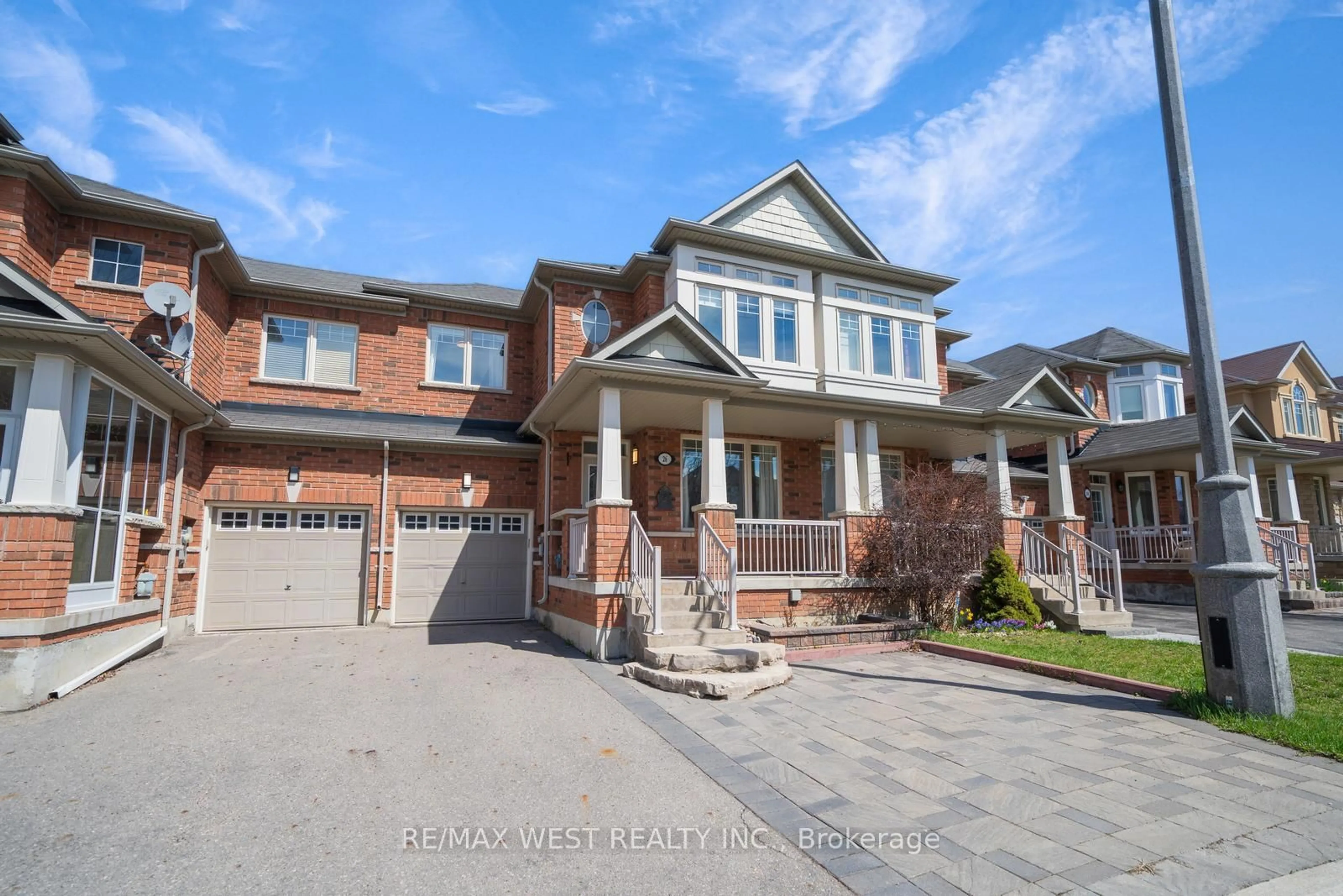 Home with brick exterior material, street for 26 Thistle Ave, Richmond Hill Ontario L4E 0B6