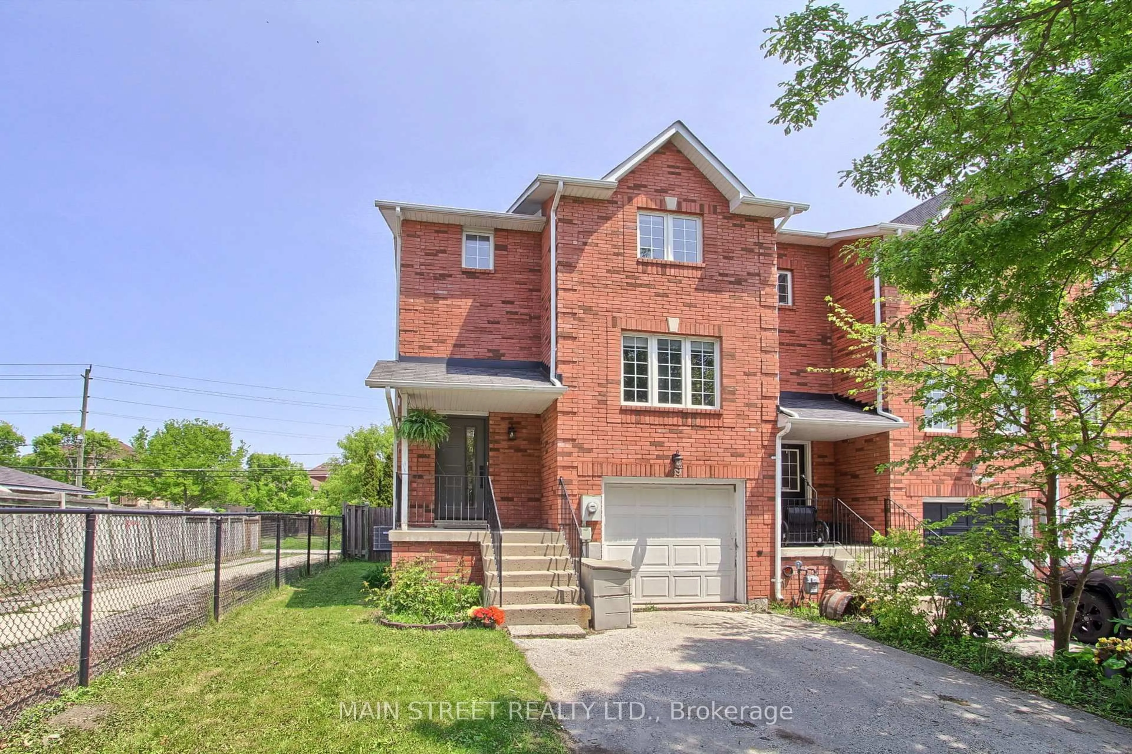 Home with brick exterior material, street for 69 Hattie Crt, Georgina Ontario L4P 3Z7