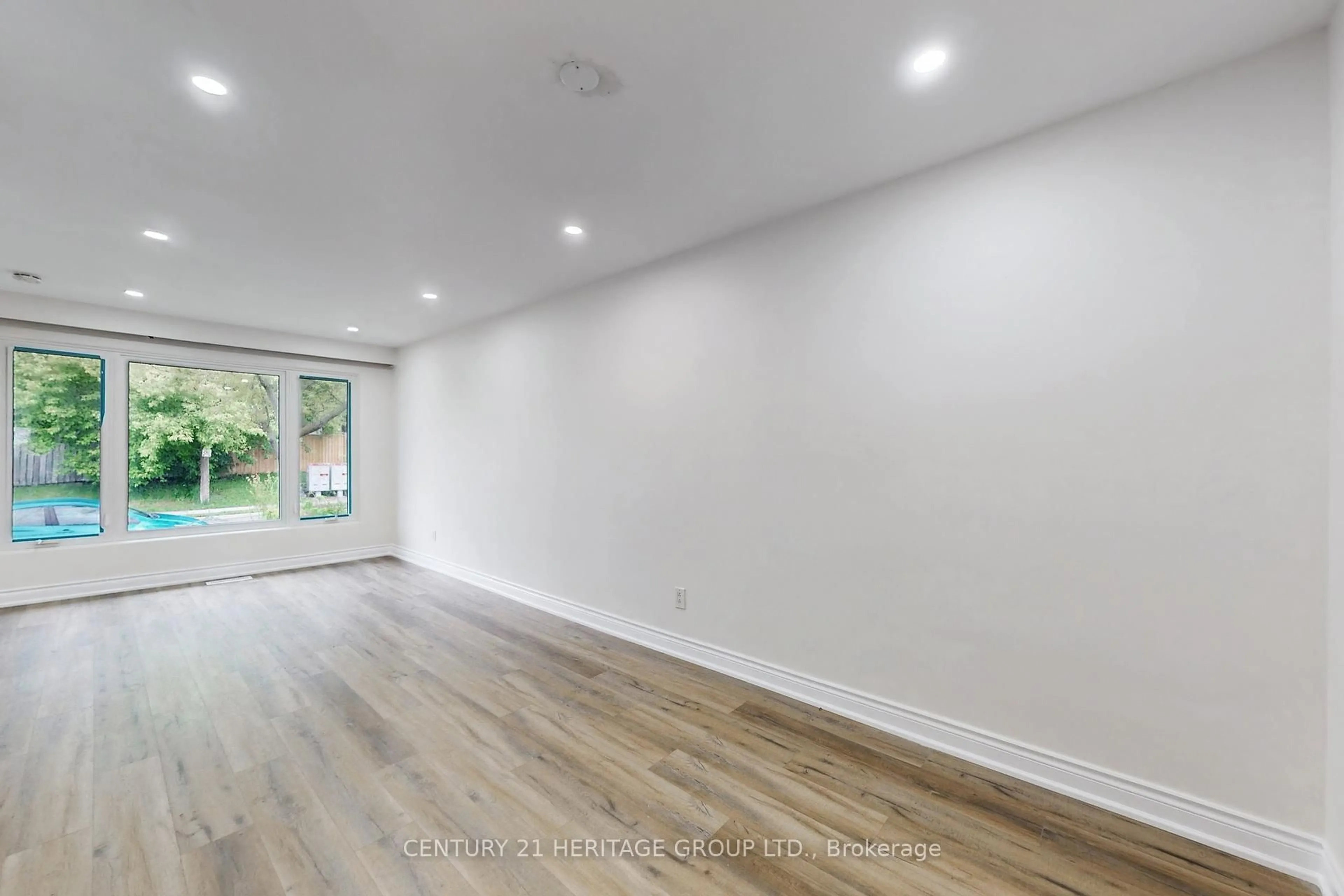 A pic of a room for 144 Maurice Crt, Newmarket Ontario L3Y 2W2