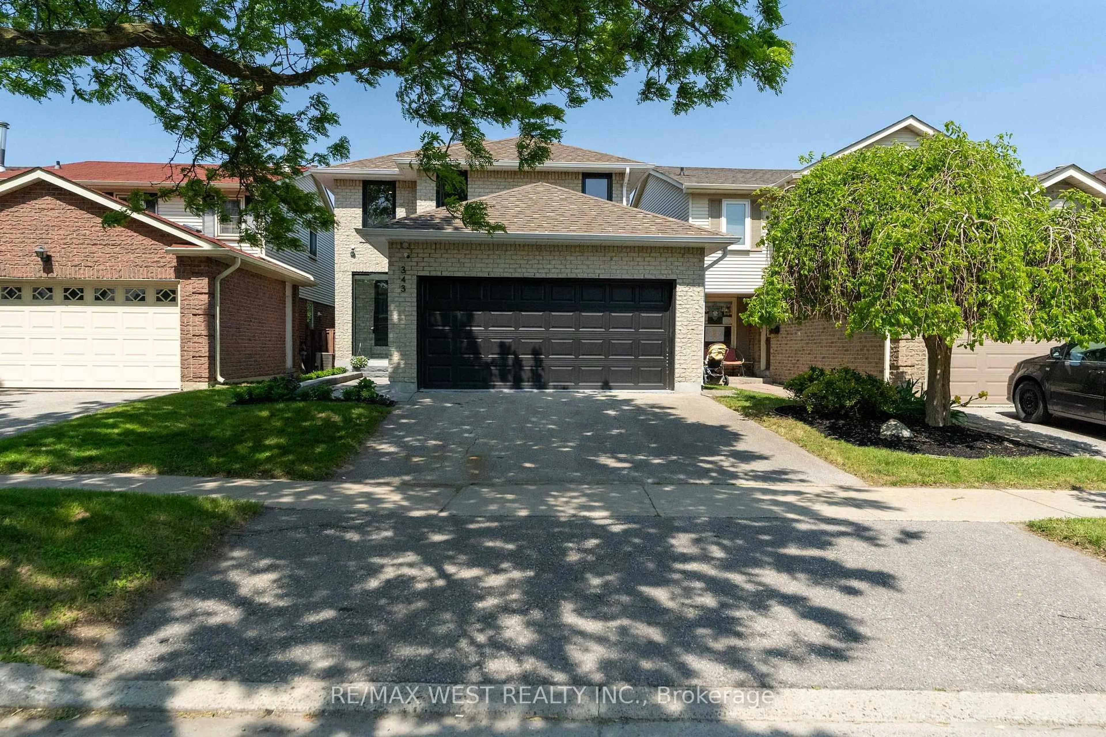 A pic from outside/outdoor area/front of a property/back of a property/a pic from drone, street for 343 Mullen Dr, Vaughan Ontario L4J 2P9