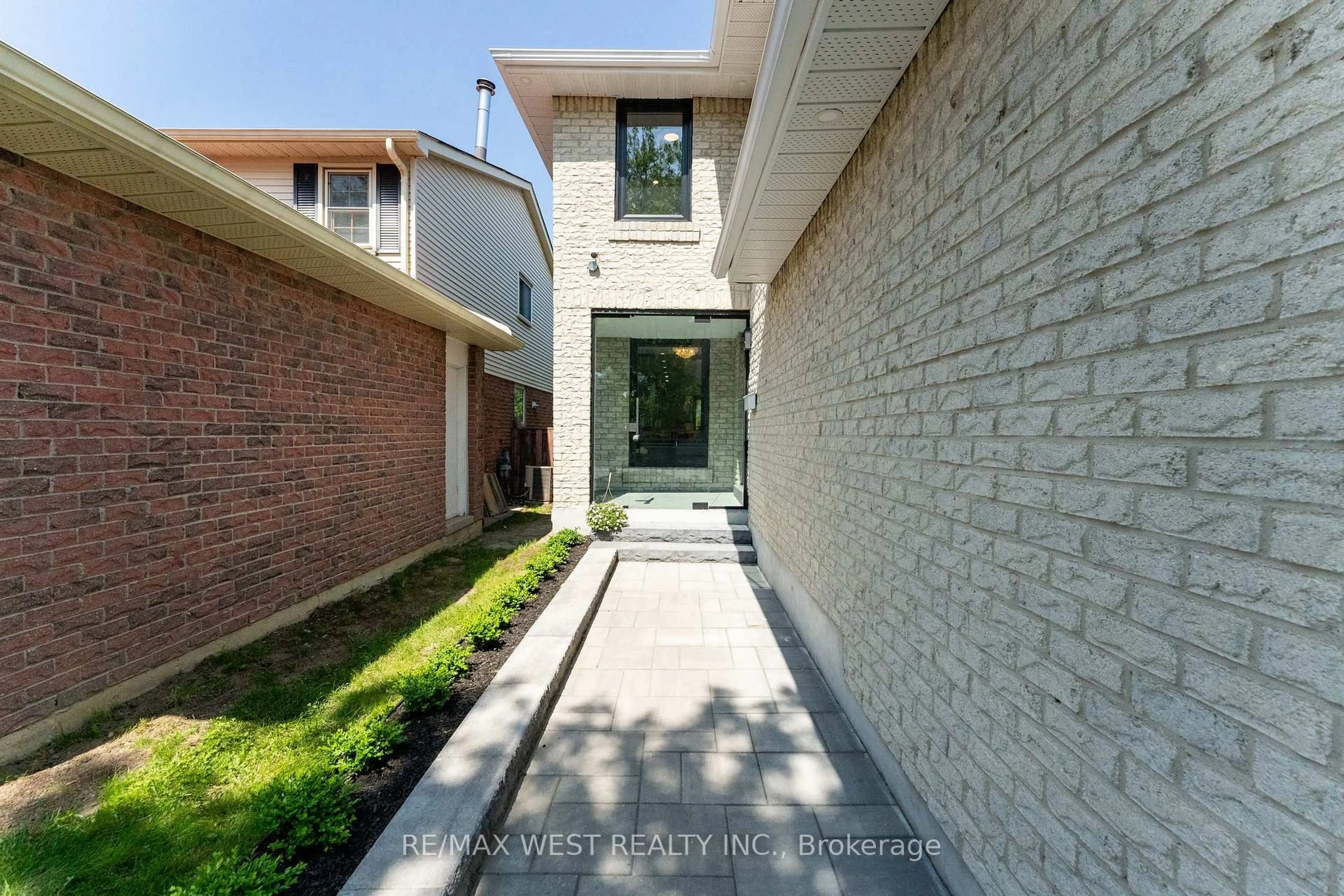 Home with brick exterior material, street for 343 Mullen Dr, Vaughan Ontario L4J 2P9