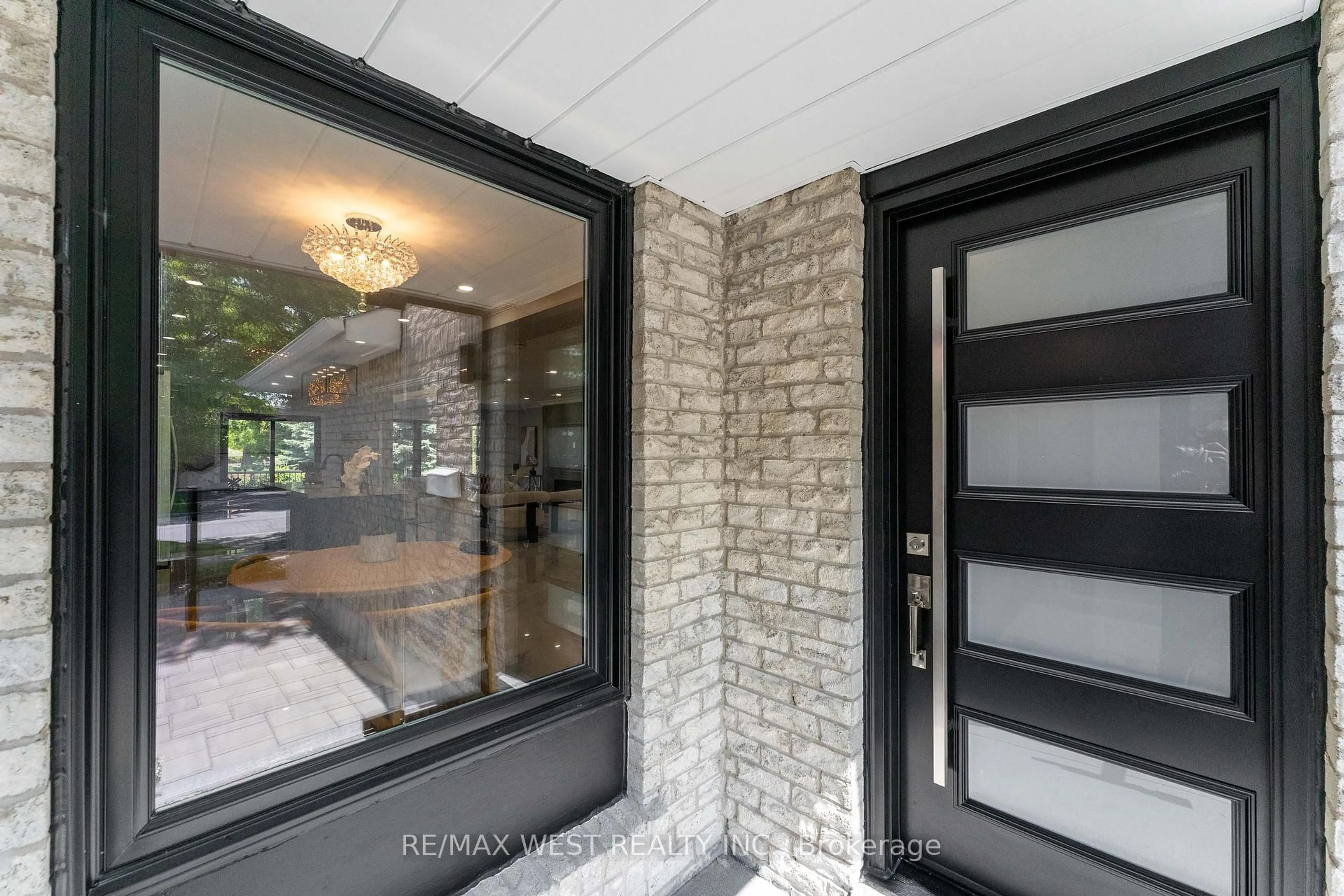 Indoor entryway for 343 Mullen Dr, Vaughan Ontario L4J 2P9