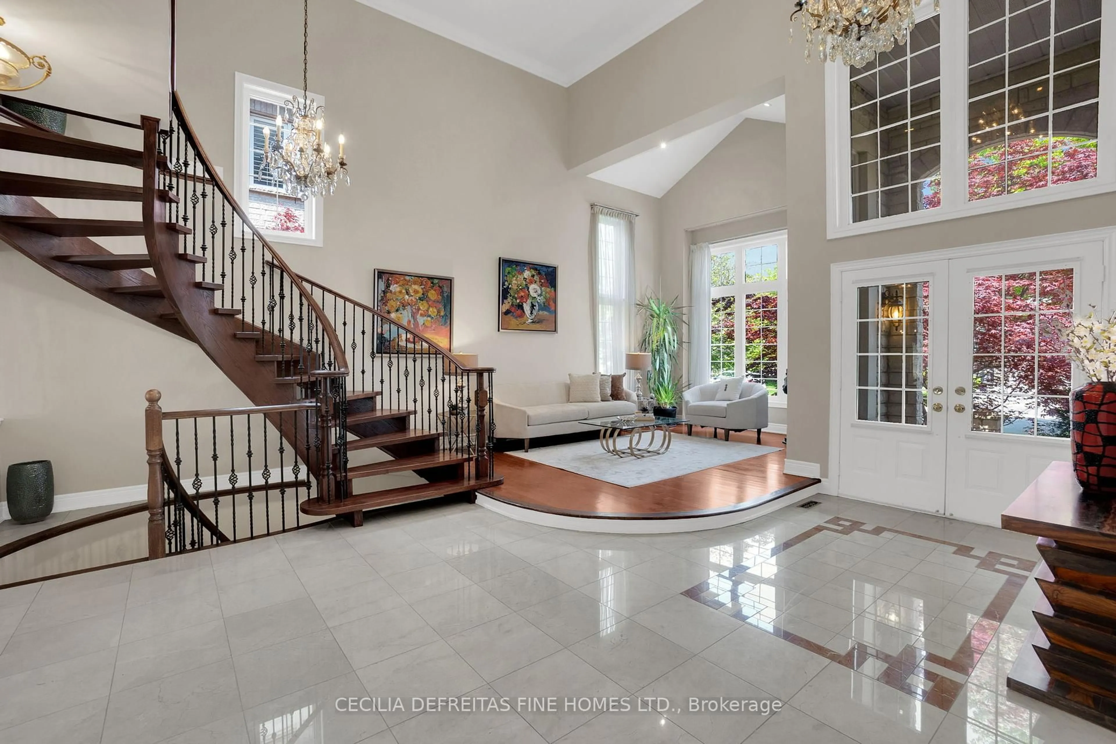 Indoor foyer for 173 Polo Cres, Vaughan Ontario L4L 8W7