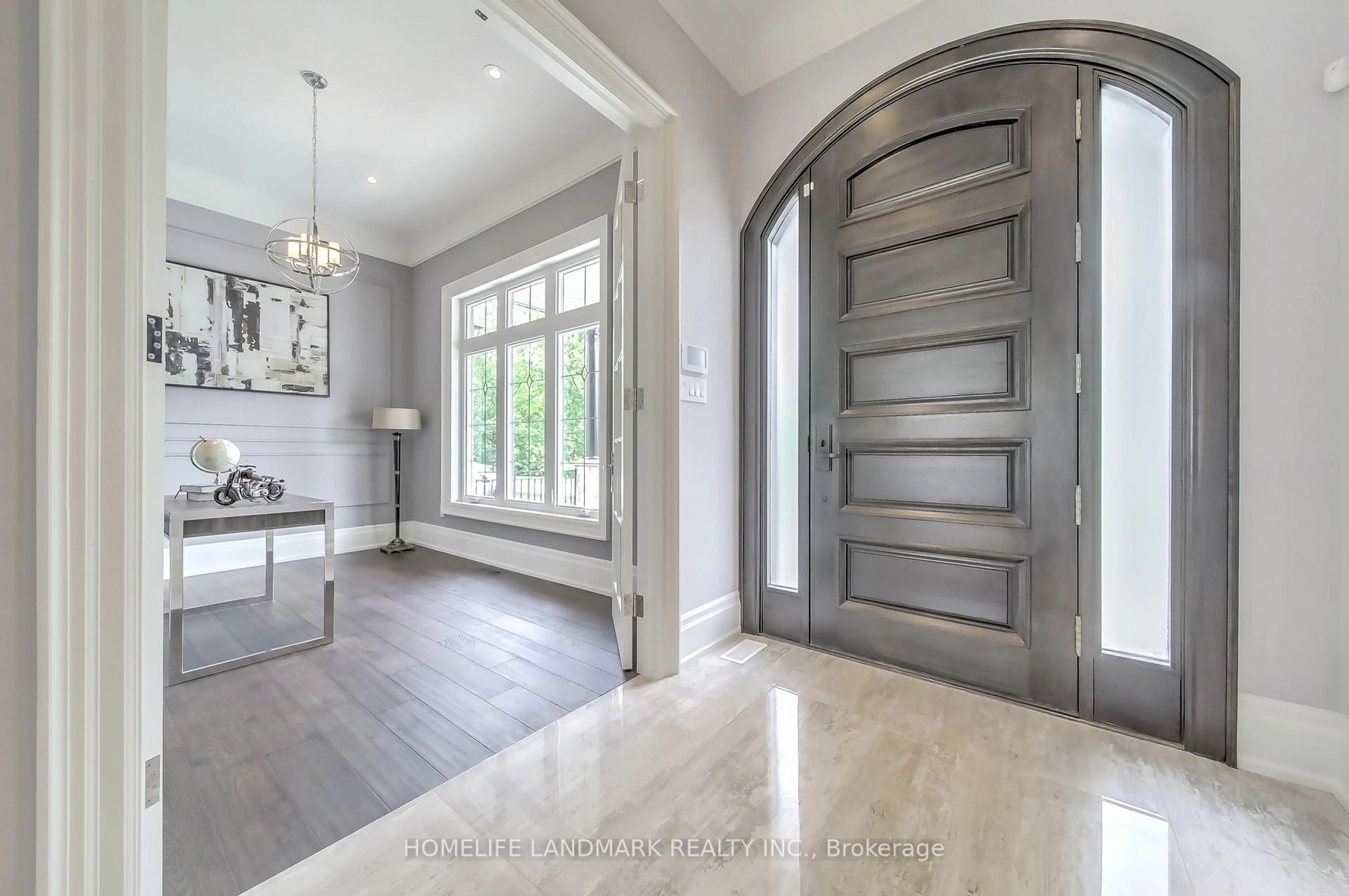 Indoor entryway for 75 Naughton Dr, Richmond Hill Ontario L4C 8B3