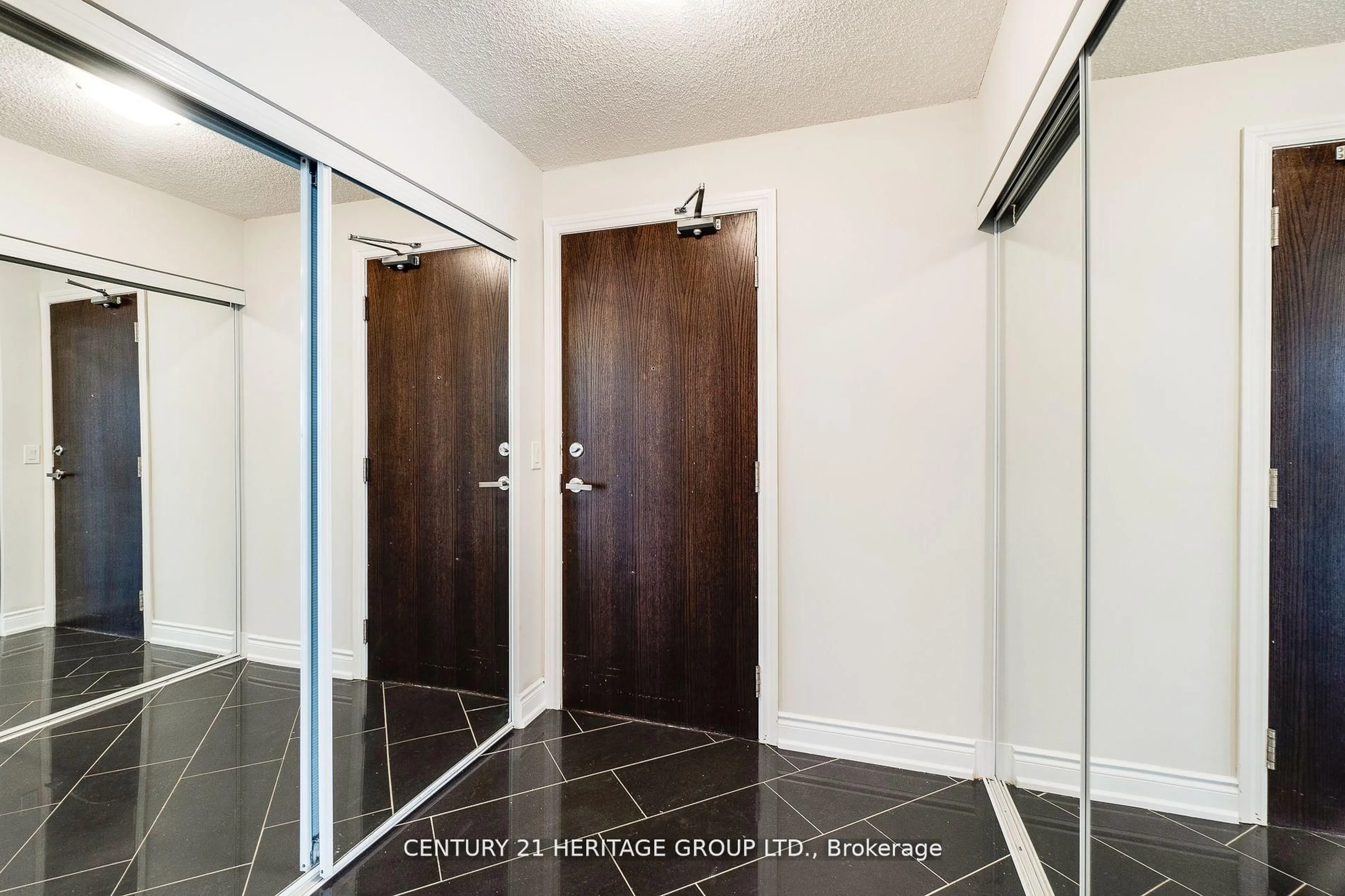Indoor entryway for 7 North Park Rd #709, Vaughan Ontario L4J 0C9