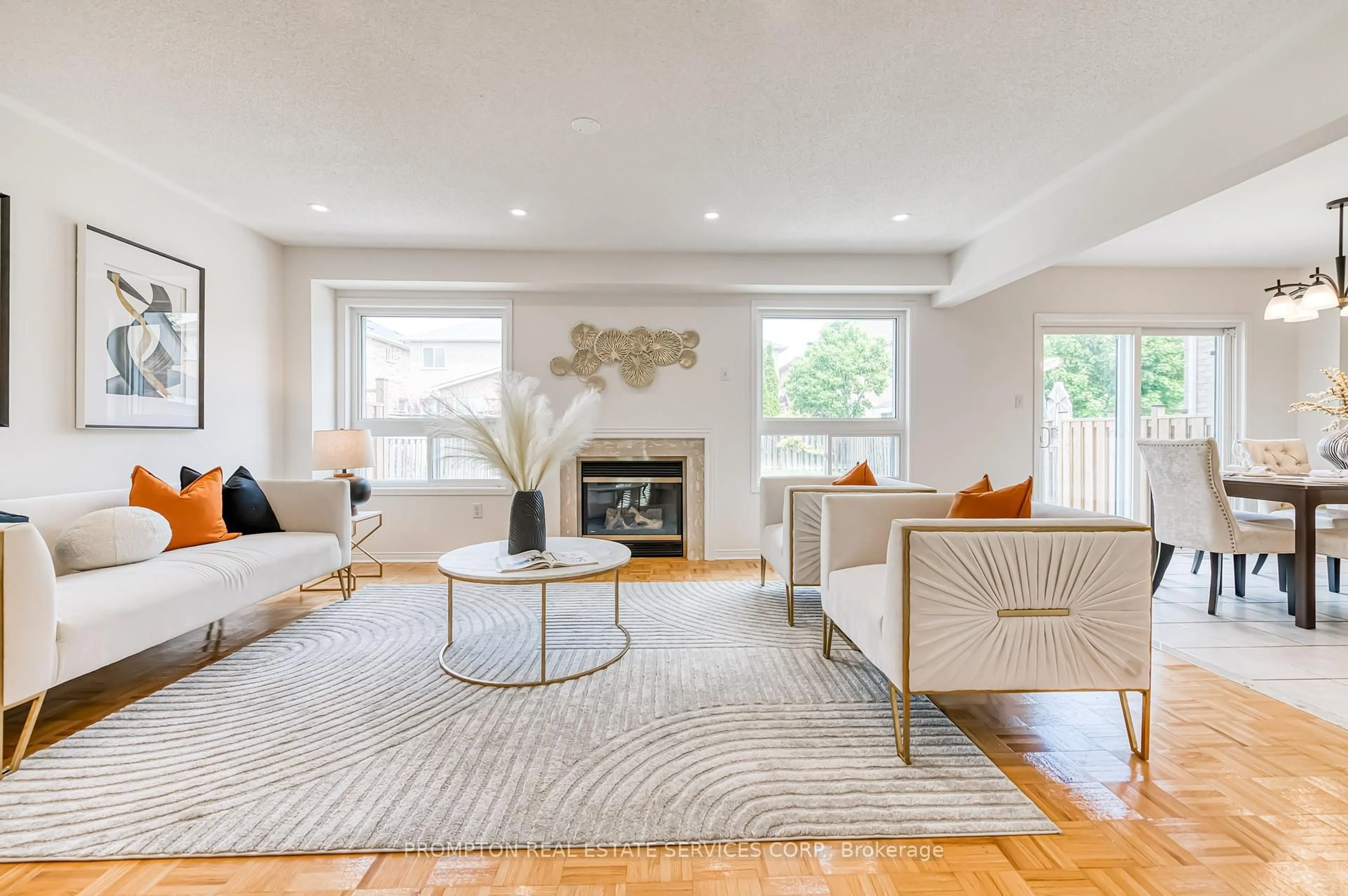 Living room with furniture, unknown for 5 Casemount St, Aurora Ontario L4G 7V6