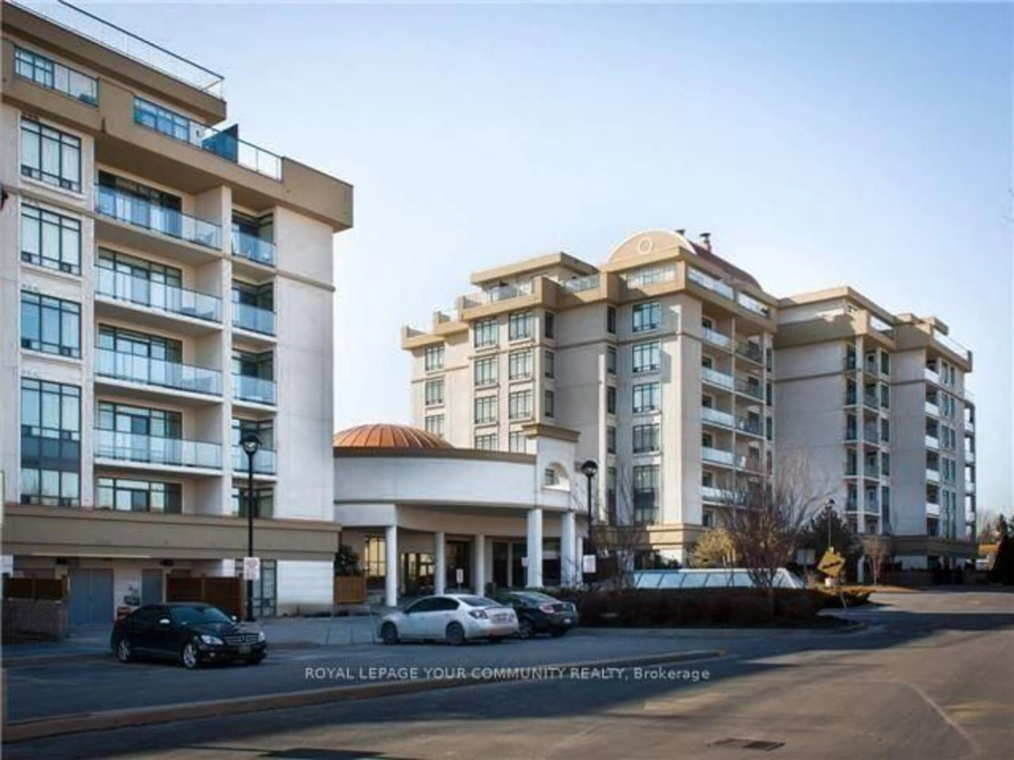 Indoor foyer for 11121 Yonge St #208, Richmond Hill Ontario L4C 0S7