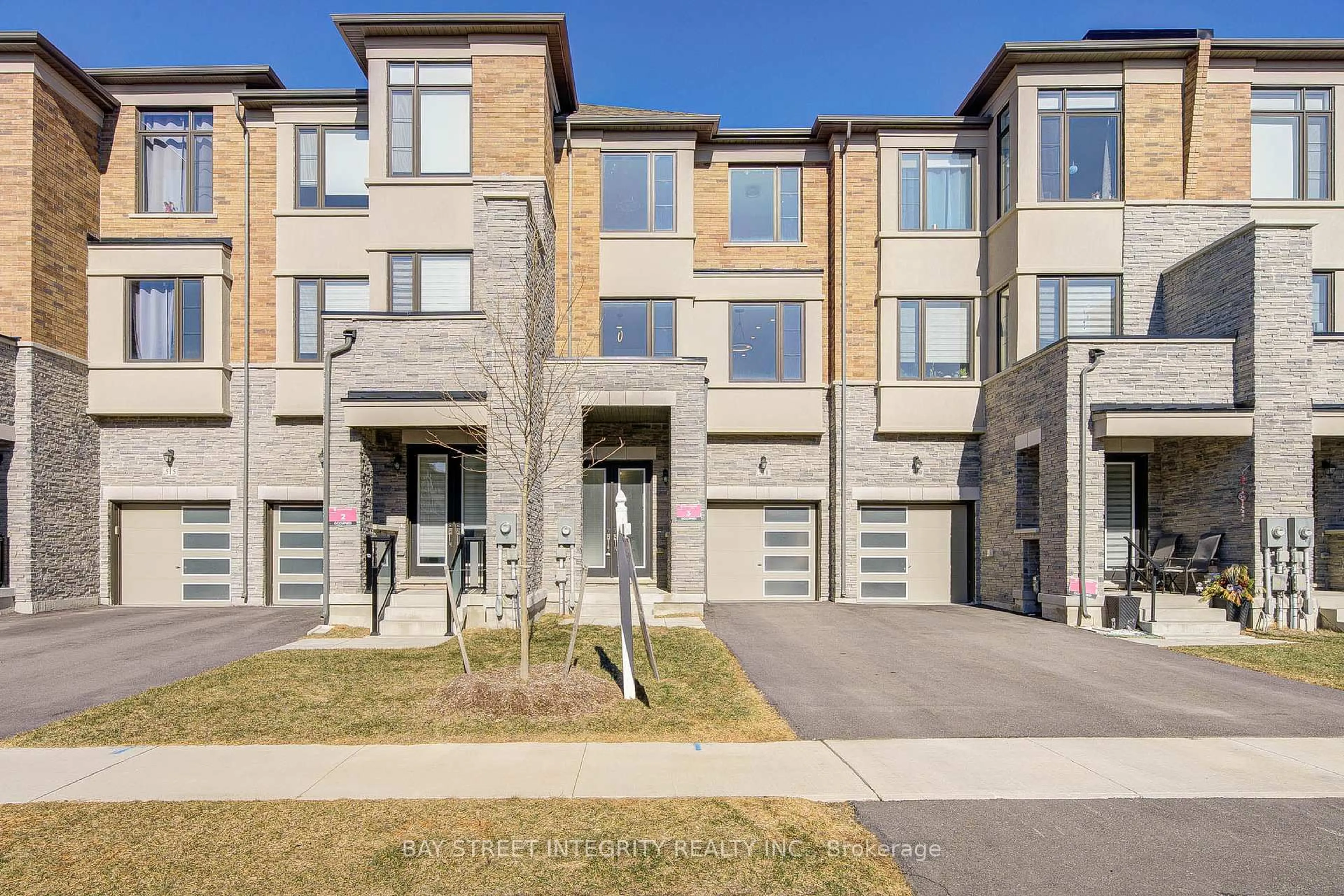 Unknown for 511 New England Crt, Newmarket Ontario L3X 0M6