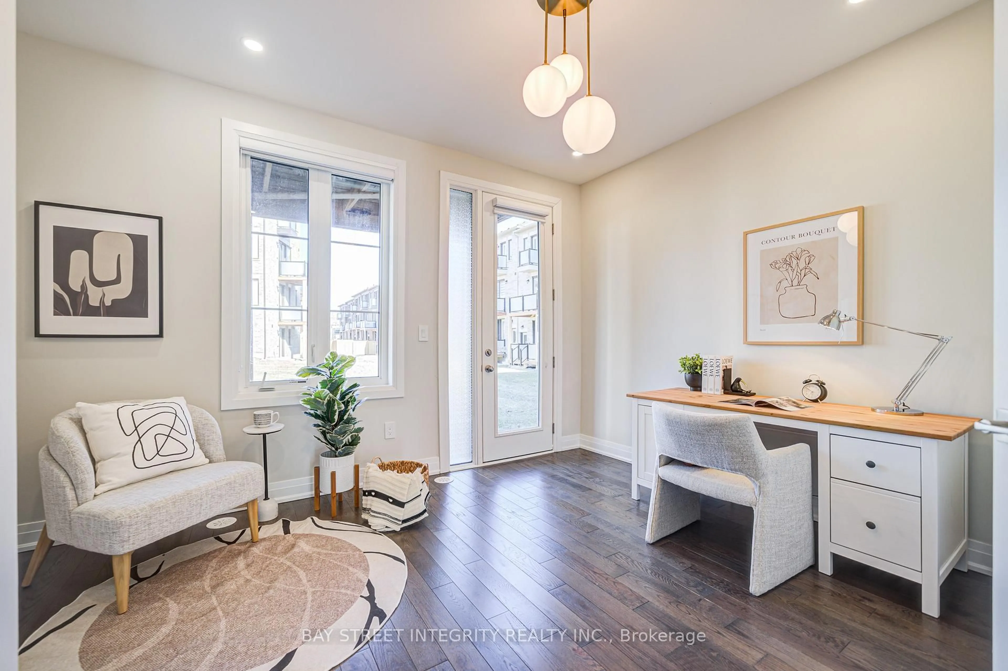 Indoor entryway for 511 New England Crt, Newmarket Ontario L3X 0M6
