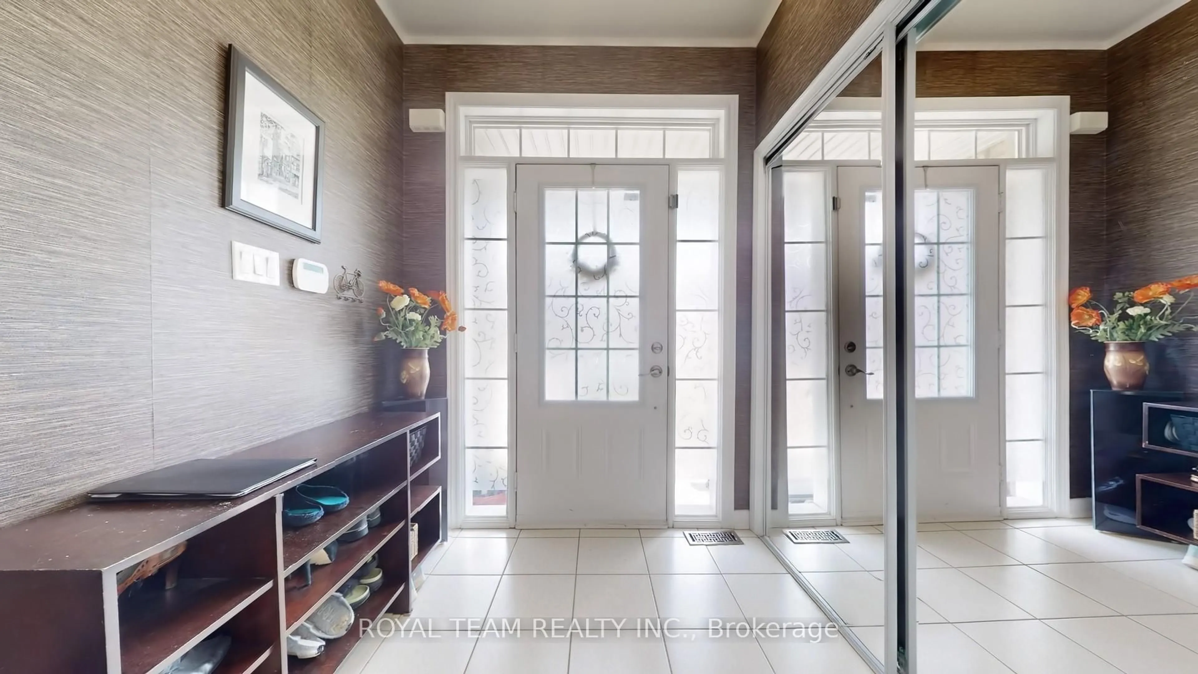 Indoor entryway for 12 Luisa St, Bradford West Gwillimbury Ontario L3Z 0P2