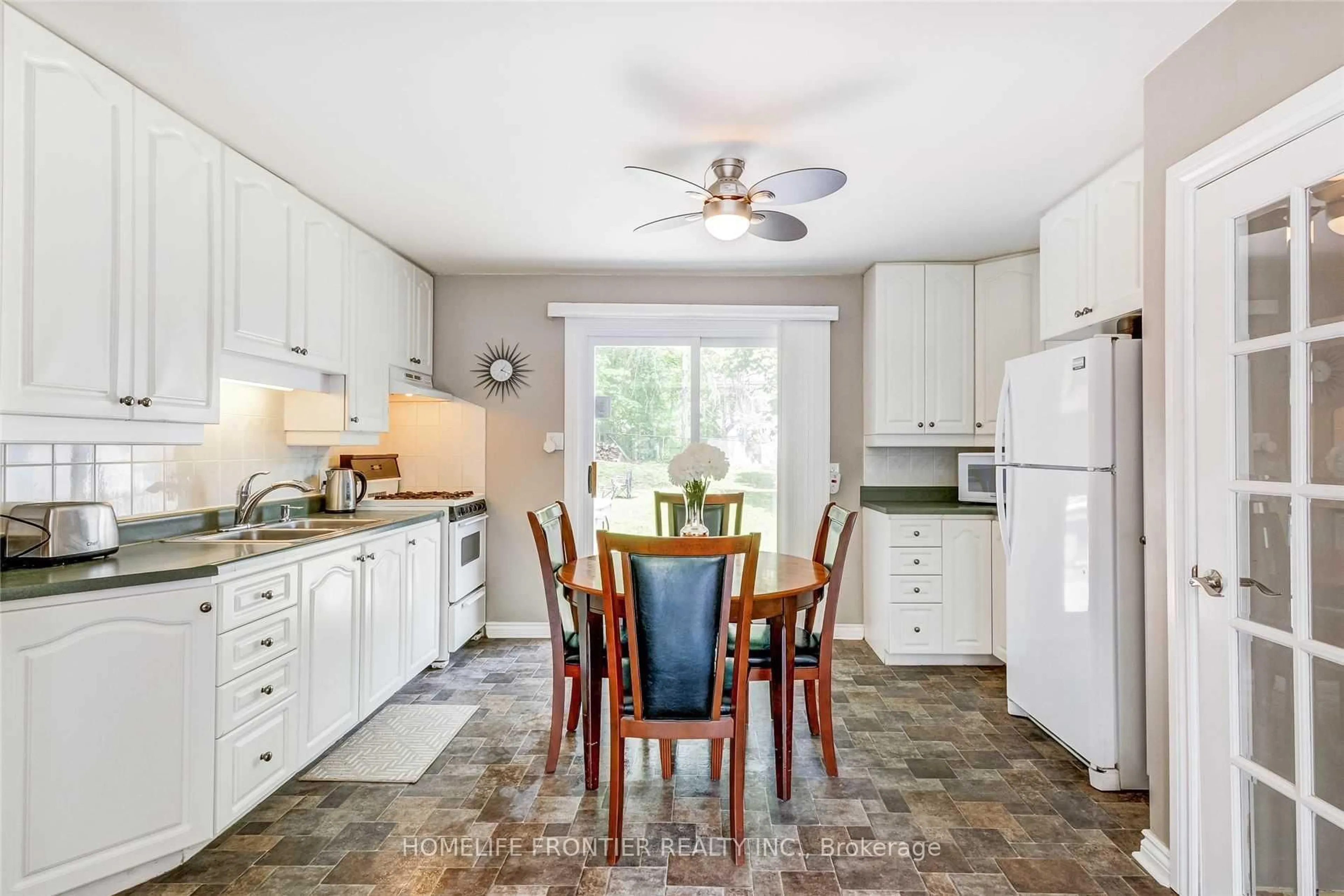 Open concept kitchen, ceramic/tile floor for 304 Old Homestead Rd, Georgina Ontario L4P 1E7