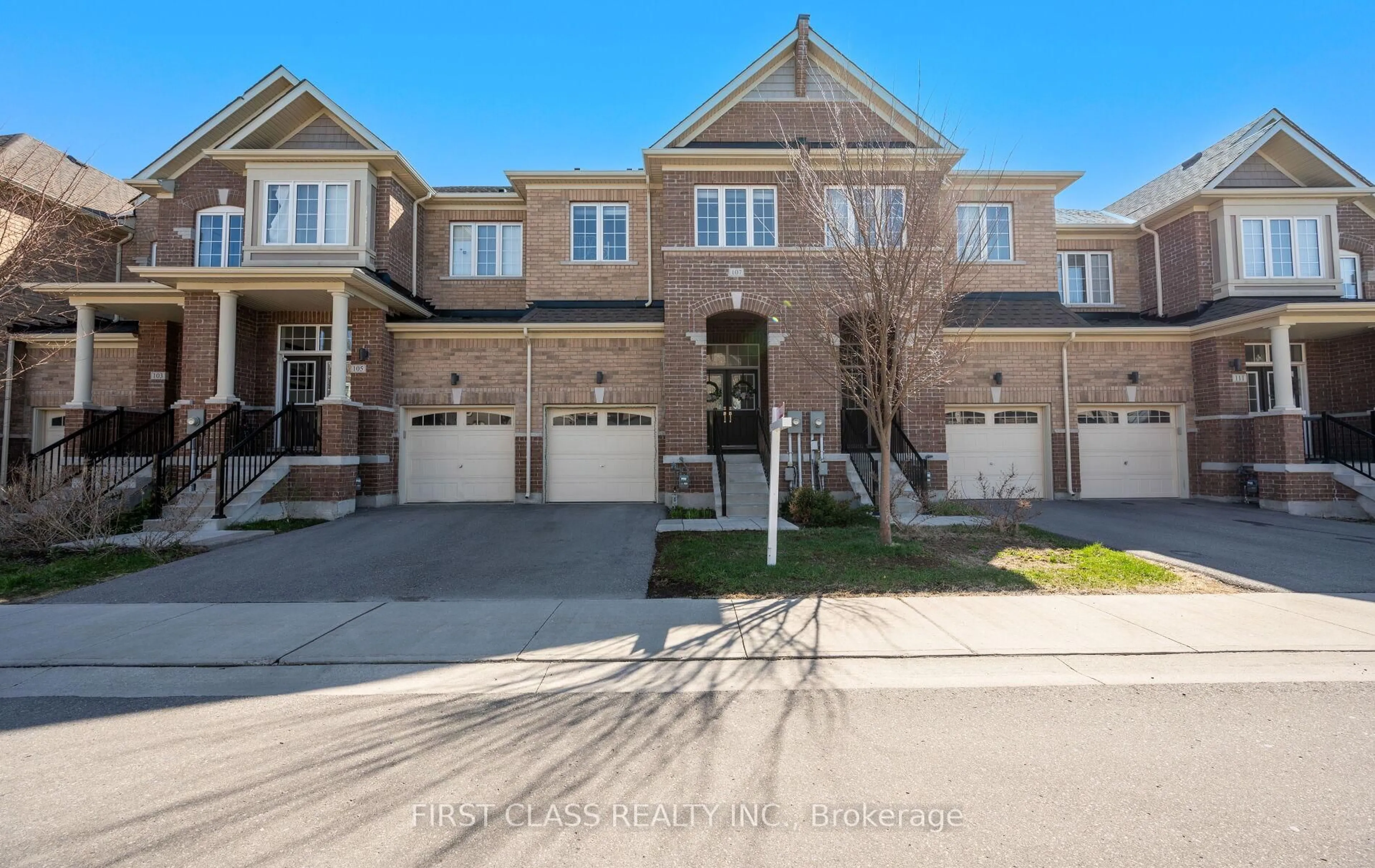 Unknown for 107 Knott End Cres, Newmarket Ontario L3Y 0E4