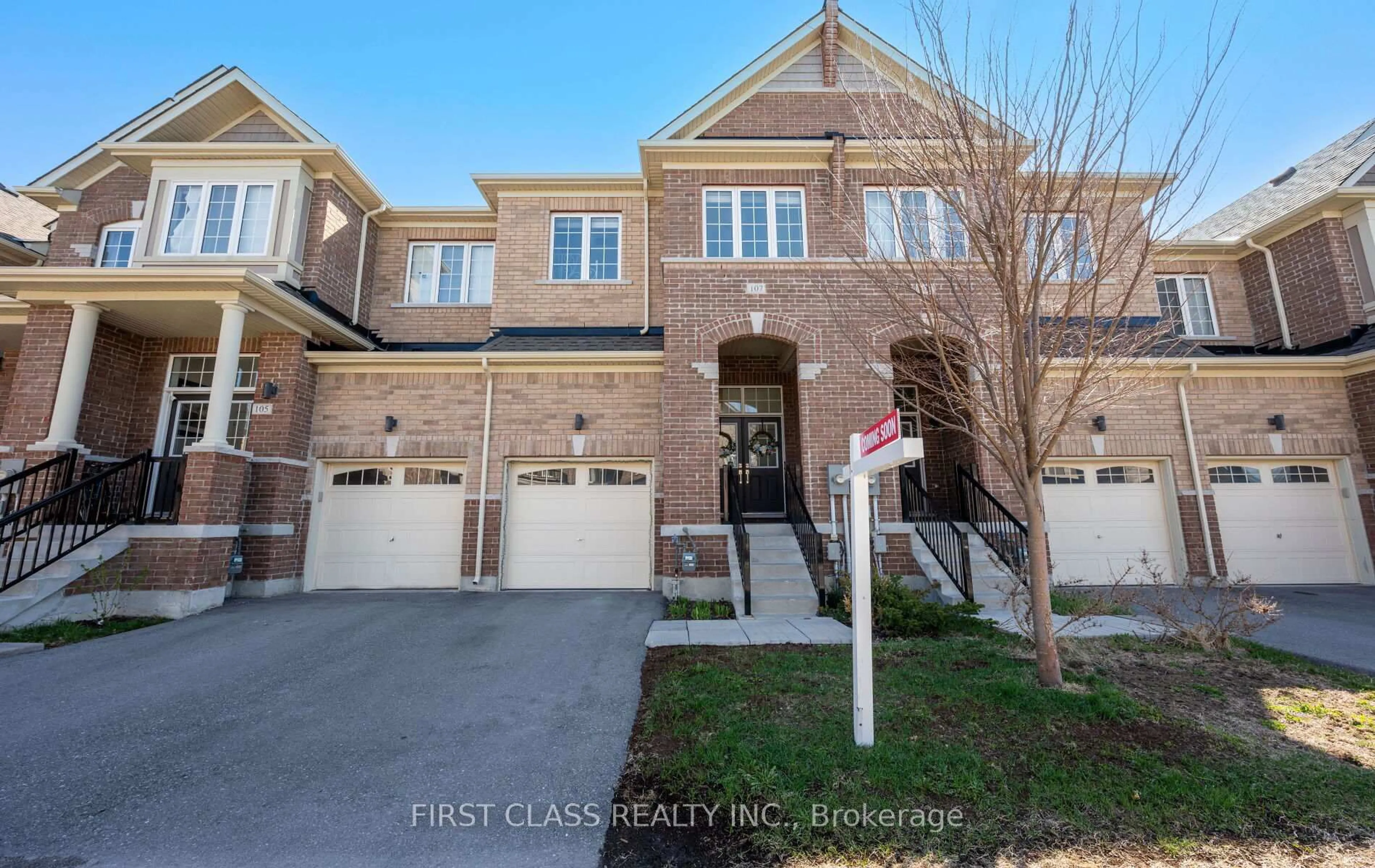 Home with brick exterior material, street for 107 Knott End Cres, Newmarket Ontario L3Y 0E4
