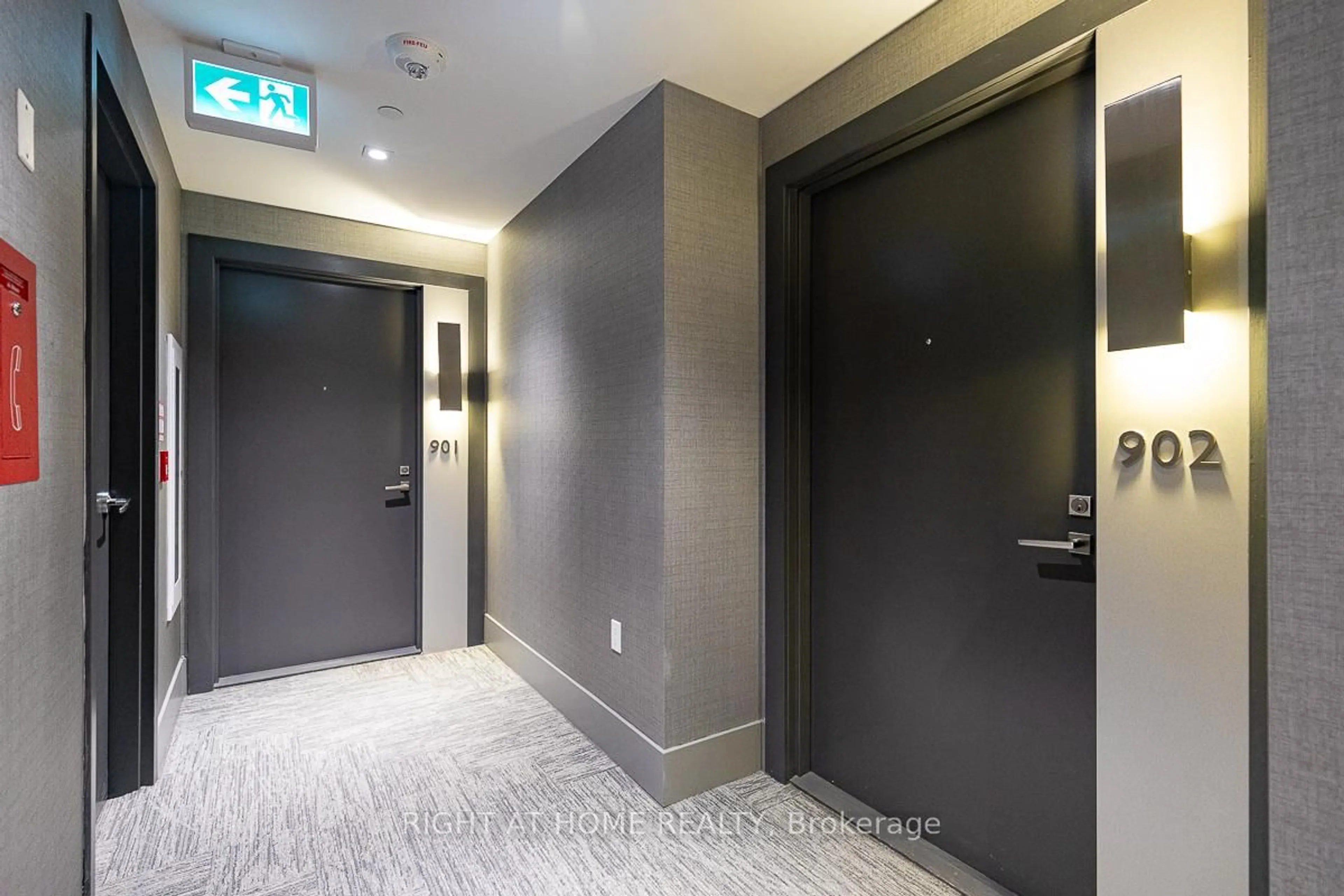 Indoor foyer for 2908 Highway 7 #902, Vaughan Ontario L4K 0K5