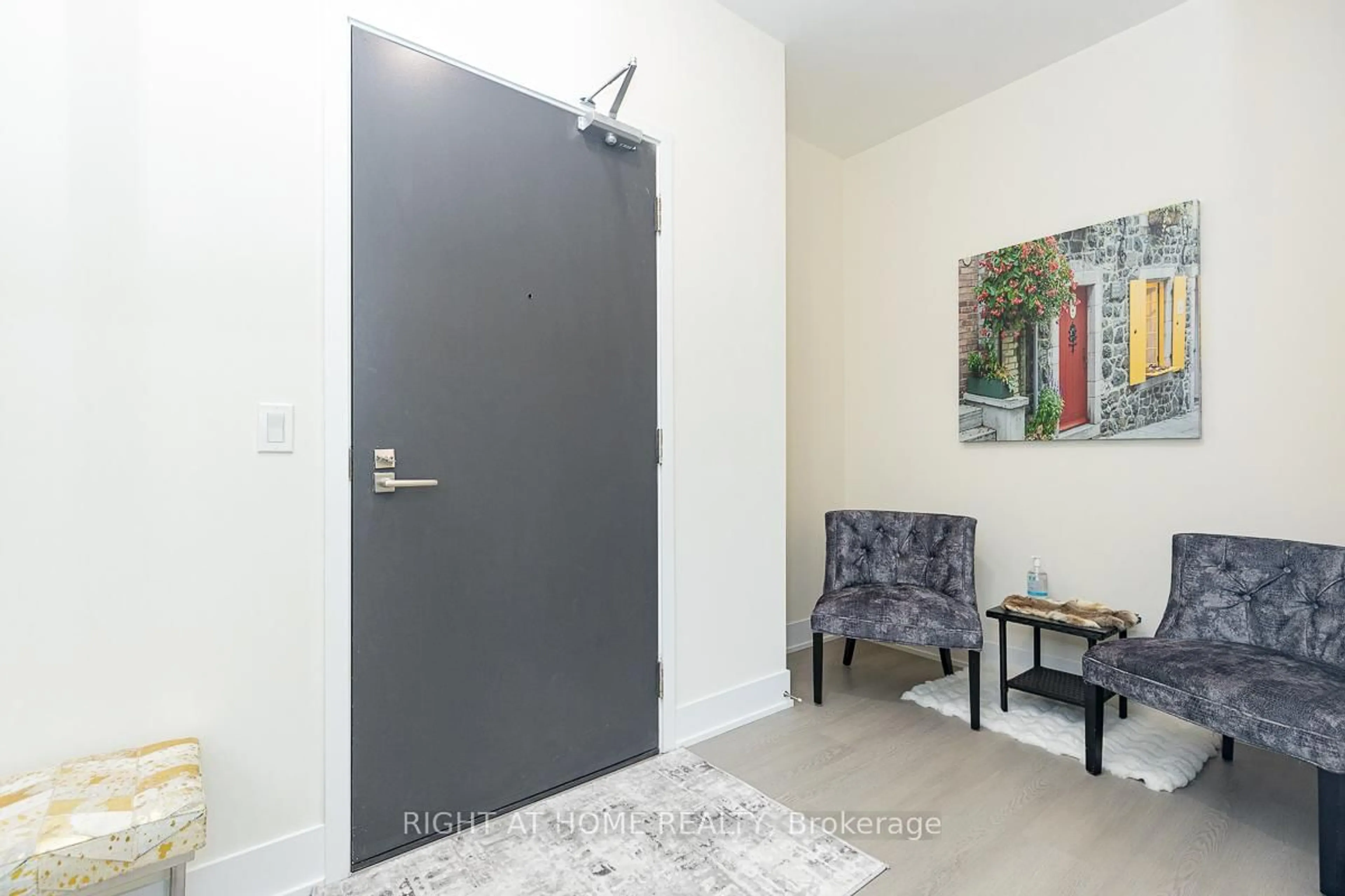 Indoor entryway for 2908 Highway 7 #902, Vaughan Ontario L4K 0K5