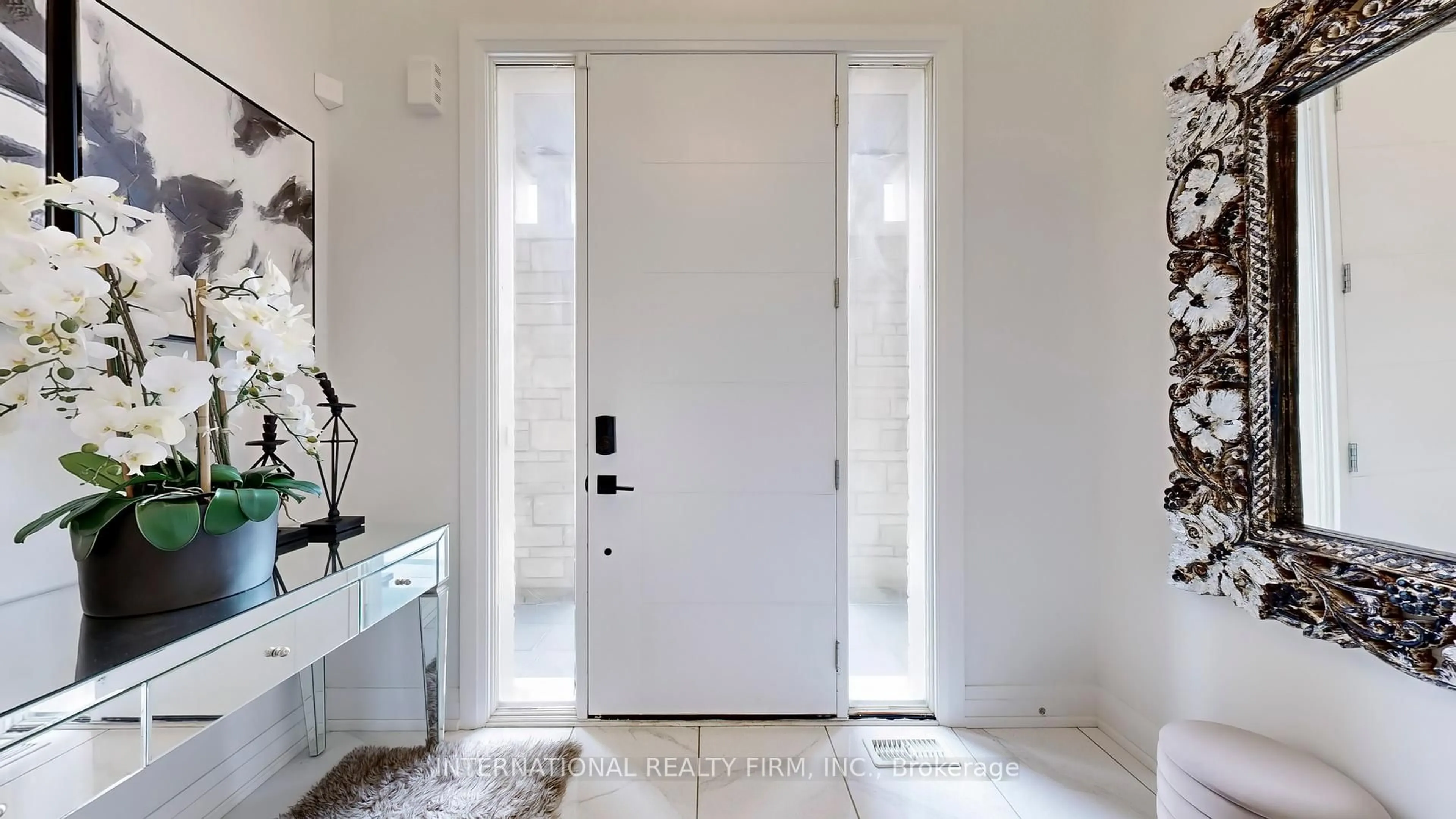 Indoor entryway for 42 Tipp Dr, Richmond Hill Ontario L4E 1A2