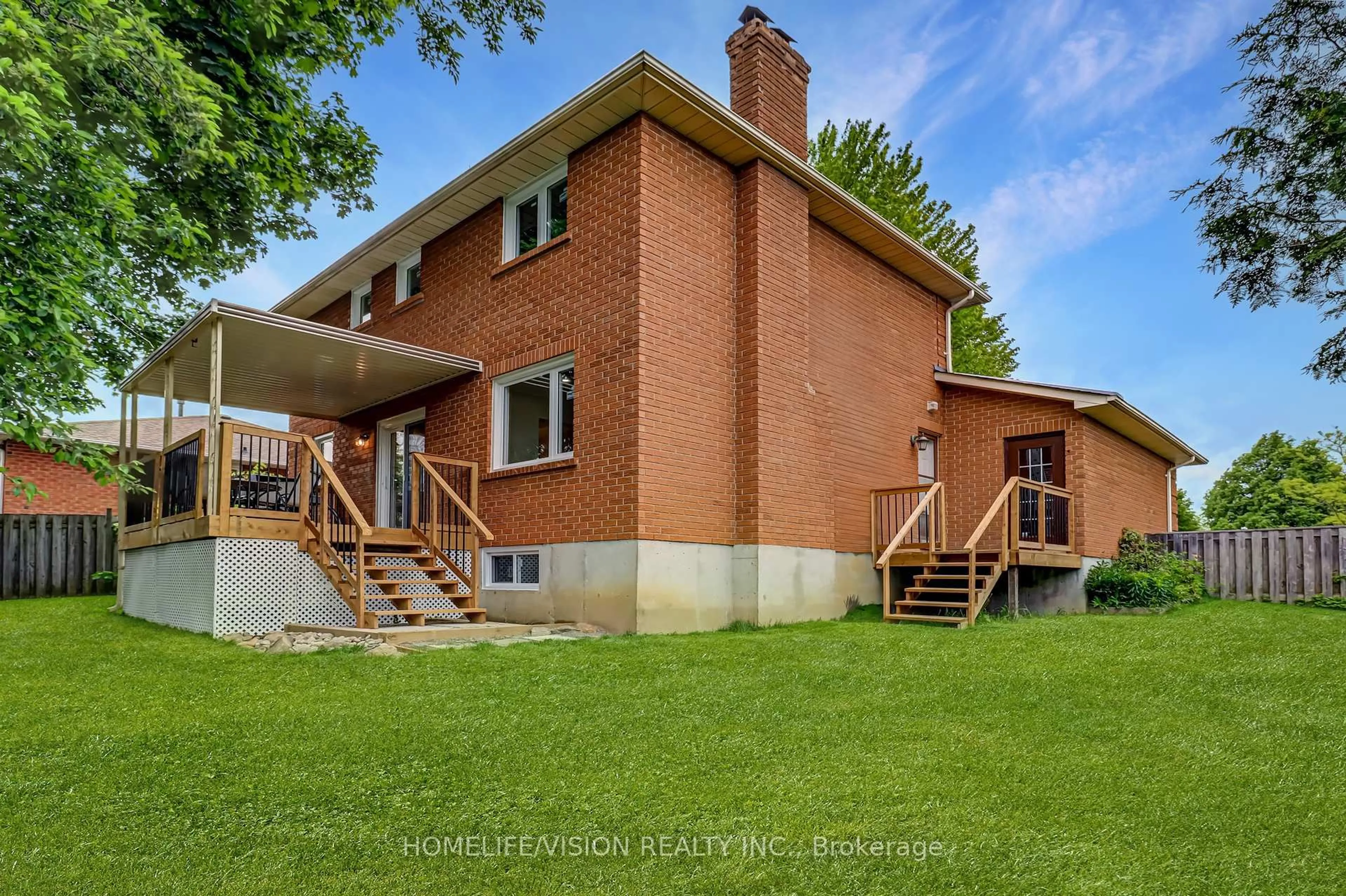 Home with brick exterior material, unknown for 66 Munro Cres, Uxbridge Ontario L9P 1L8