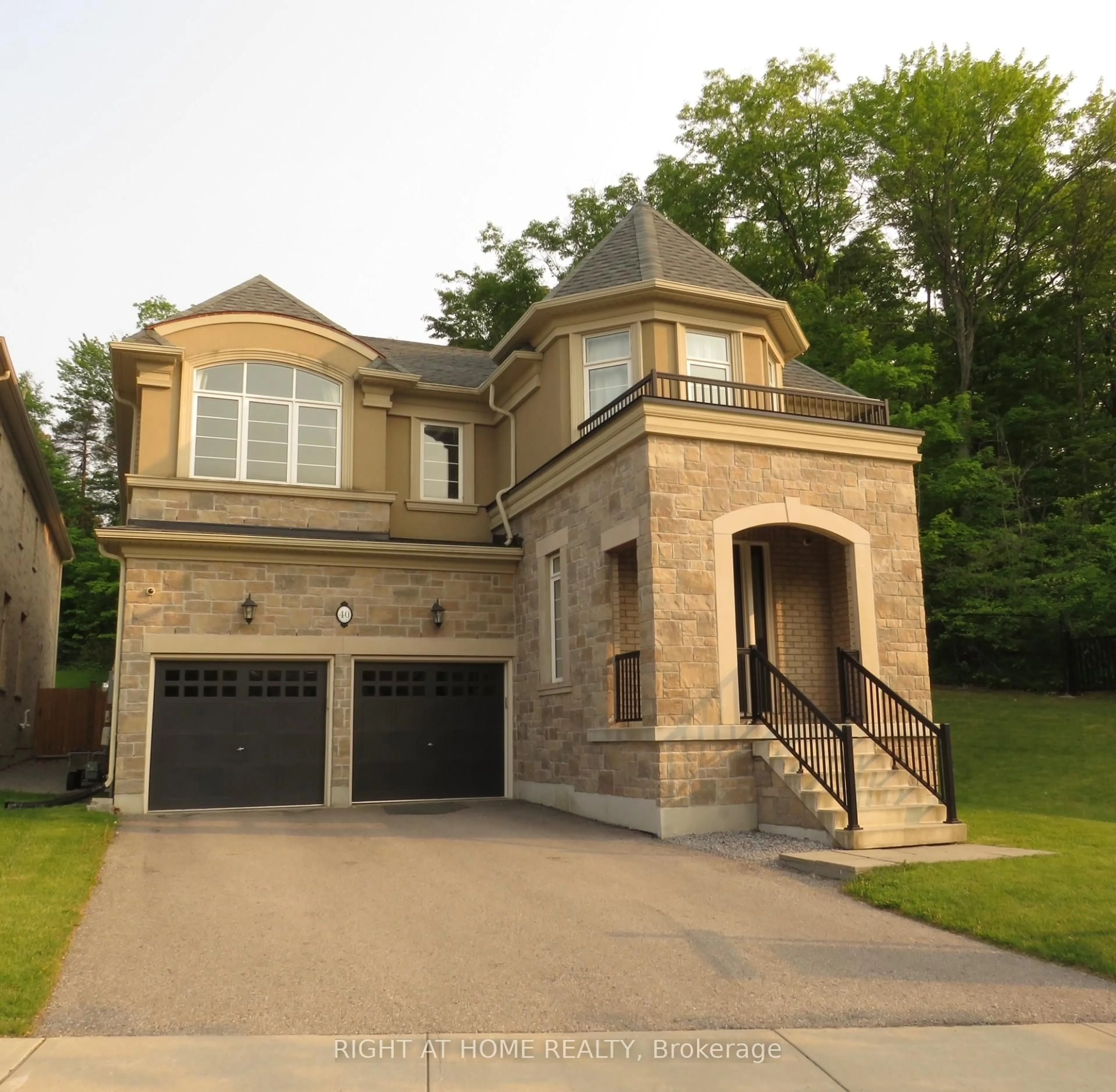 Home with brick exterior material, street for 40 Forest Edge Cres, East Gwillimbury Ontario L9N 0S6