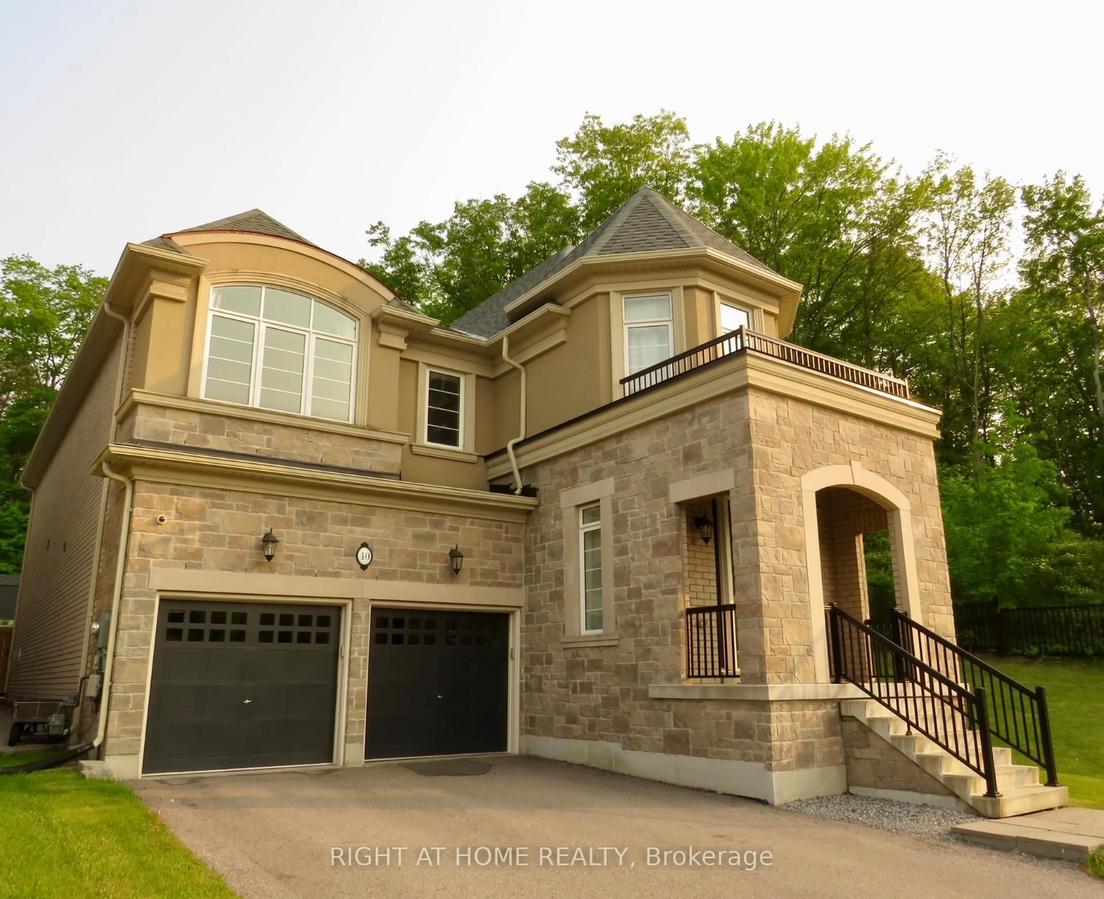 Home with brick exterior material, street for 40 Forest Edge Cres, East Gwillimbury Ontario L9N 0S6