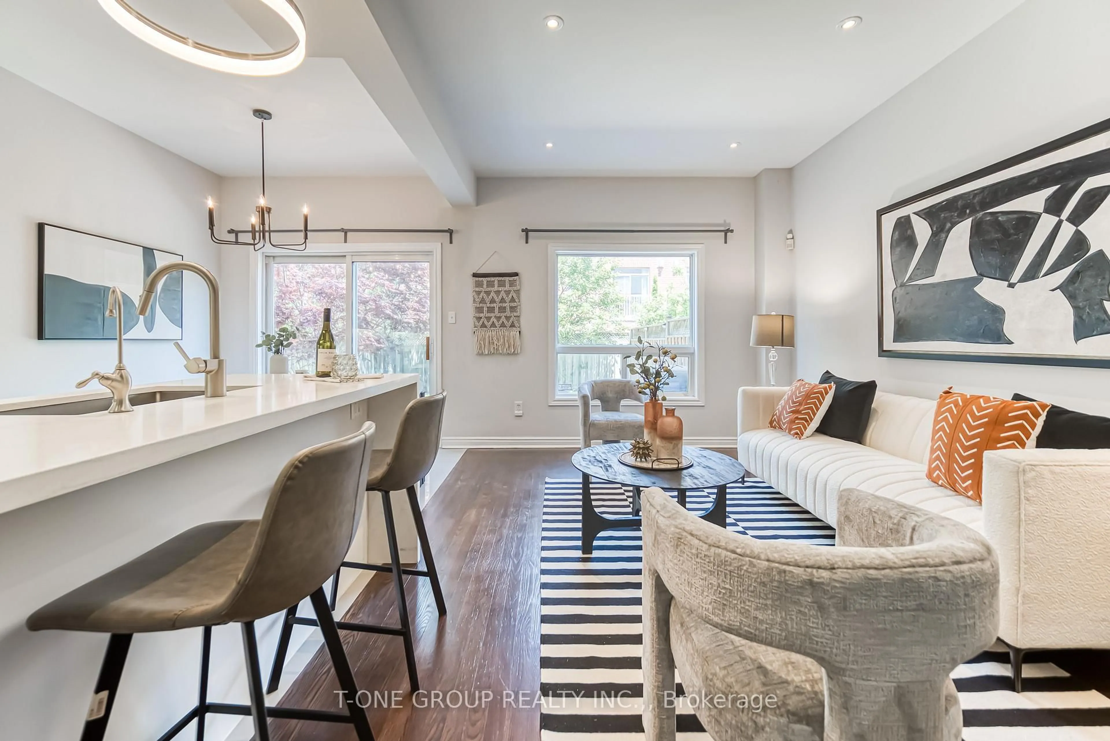 Open concept kitchen, unknown for 8 Firwood Dr, Richmond Hill Ontario L4S 1Z9