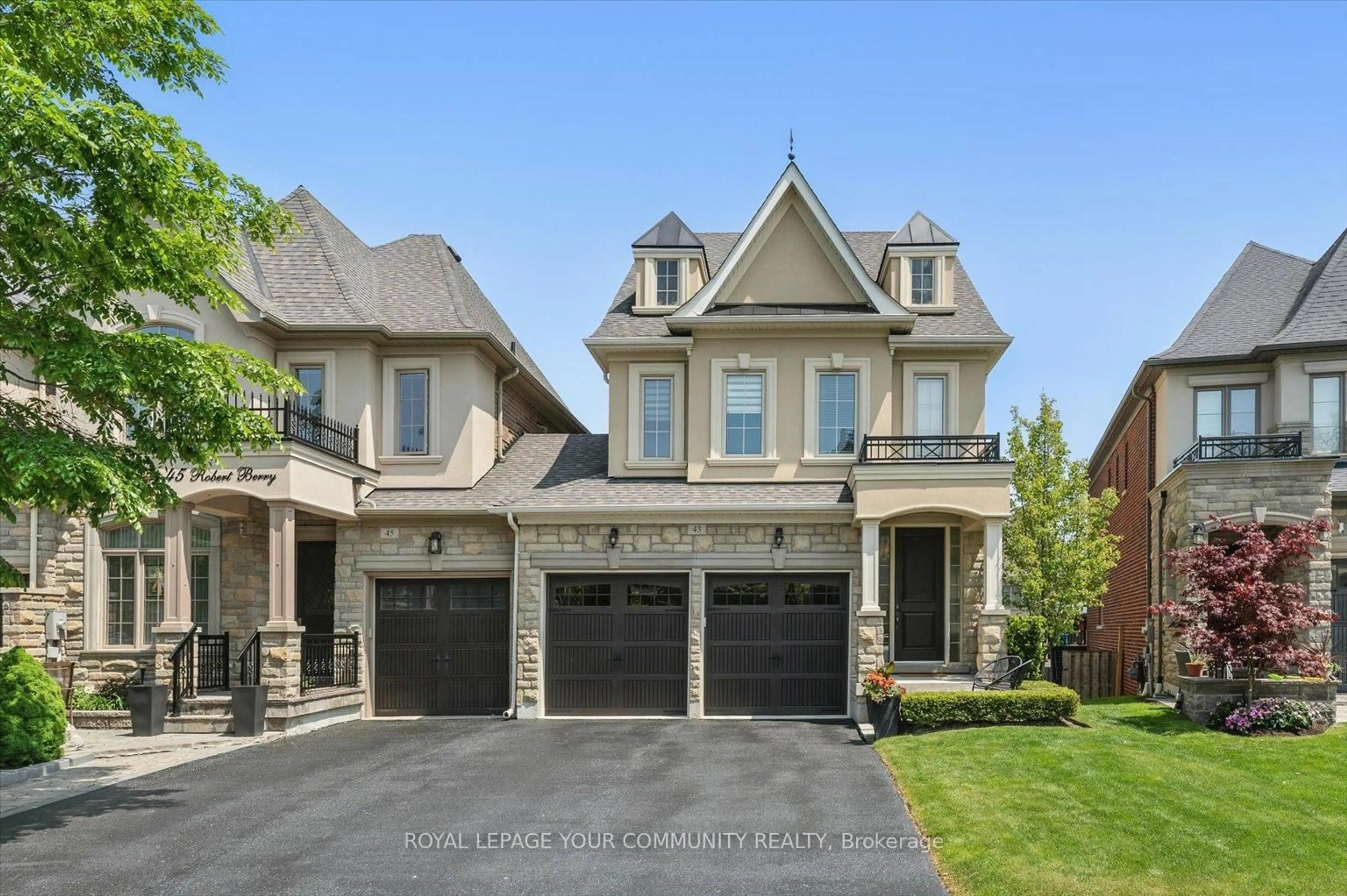 Home with brick exterior material, street for 43 Robert Berry Cres, King Ontario L7B 0M4