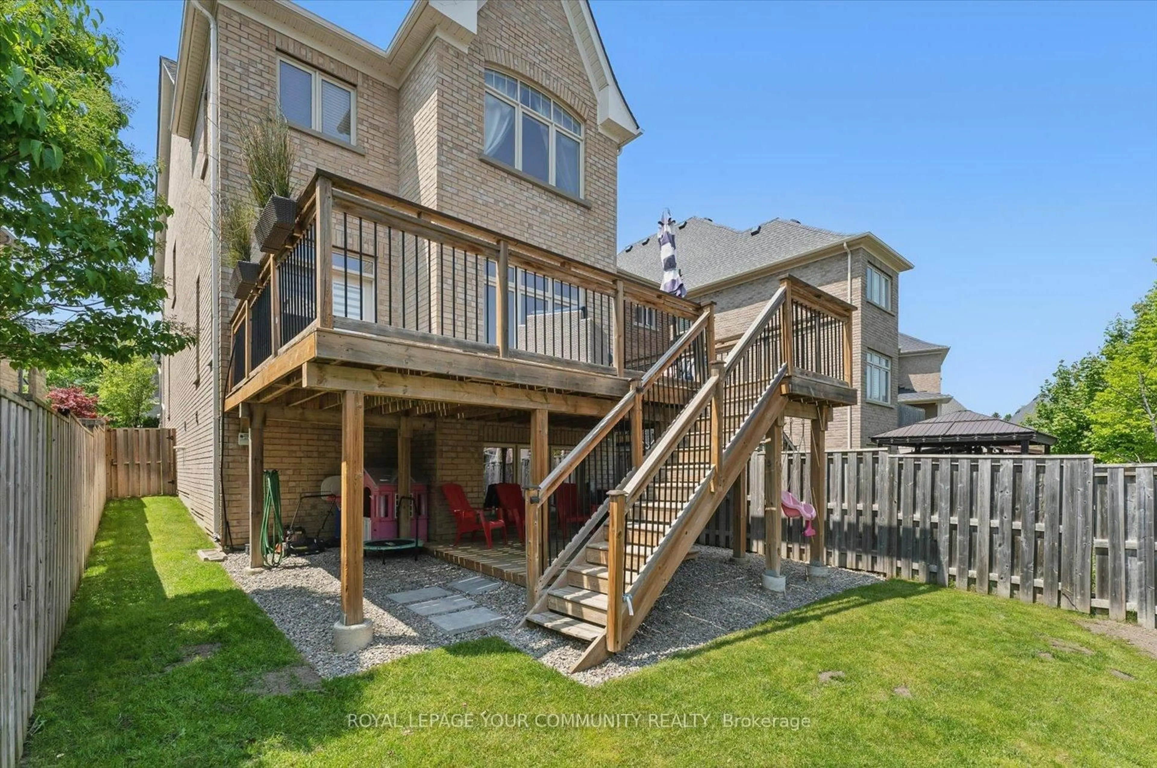 Patio, unknown for 43 Robert Berry Cres, King Ontario L7B 0M4
