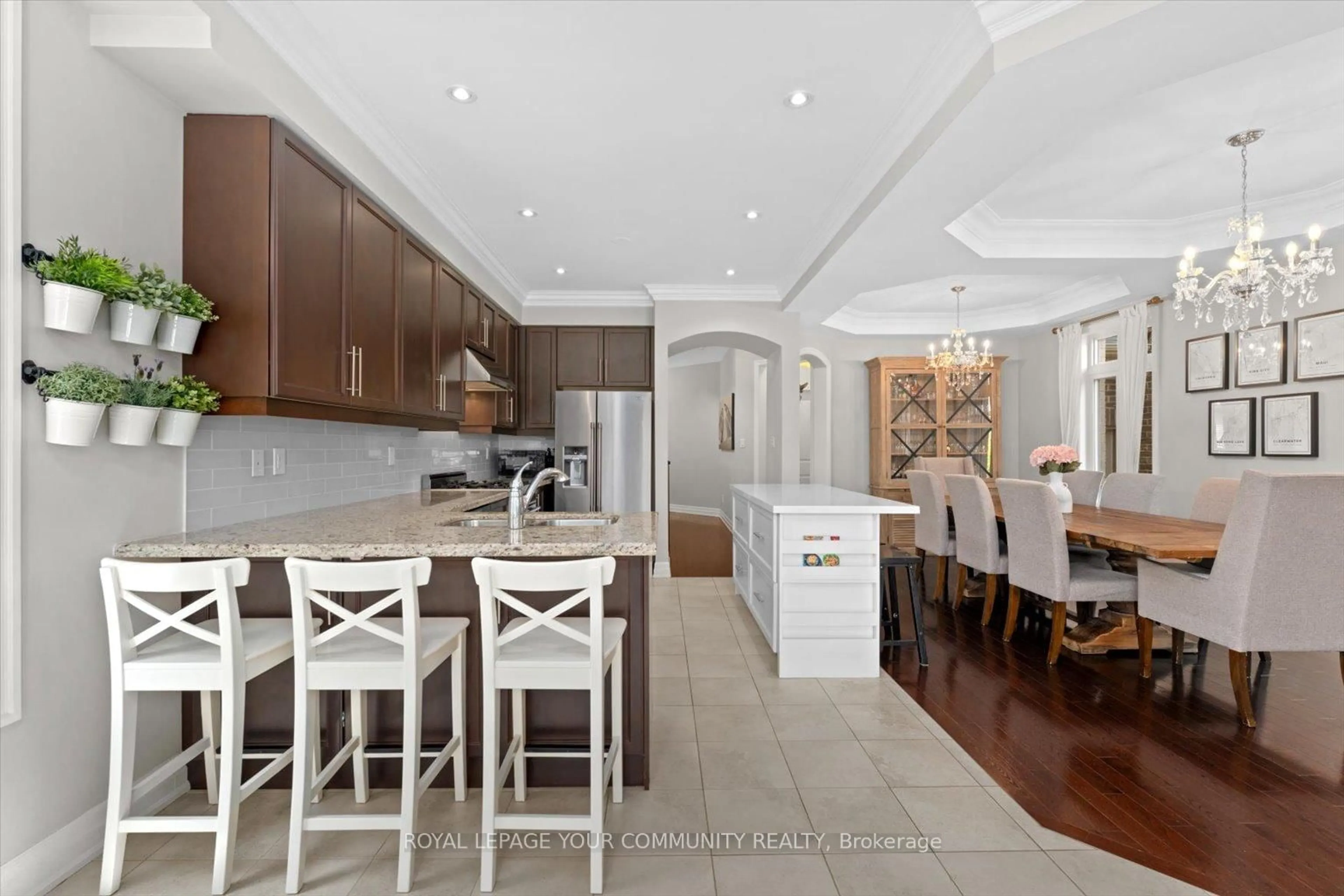 Open concept kitchen, ceramic/tile floor for 43 Robert Berry Cres, King Ontario L7B 0M4