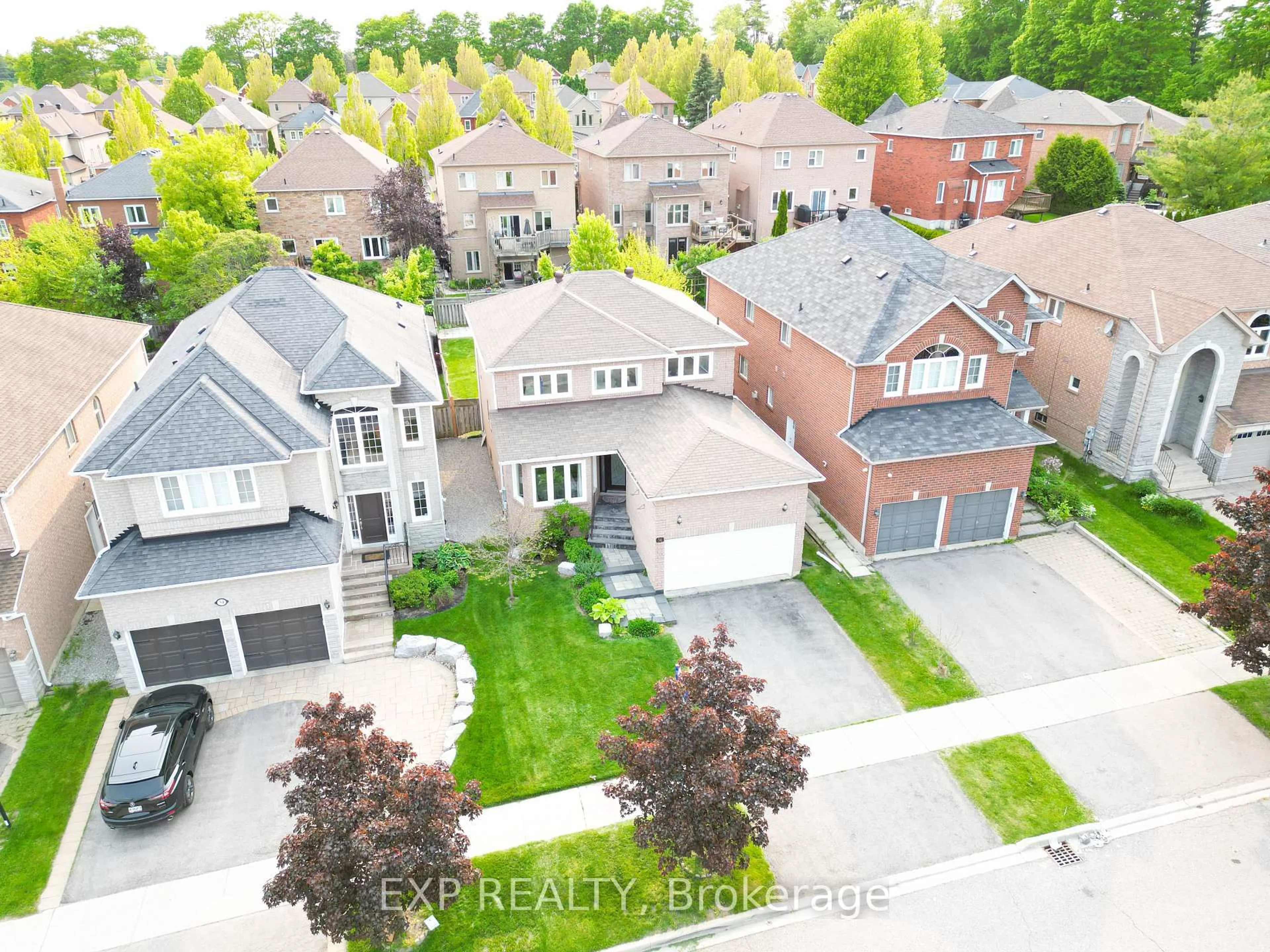 A pic from outside/outdoor area/front of a property/back of a property/a pic from drone, street for 56 Casa Grande St, Richmond Hill Ontario L4S 1R1