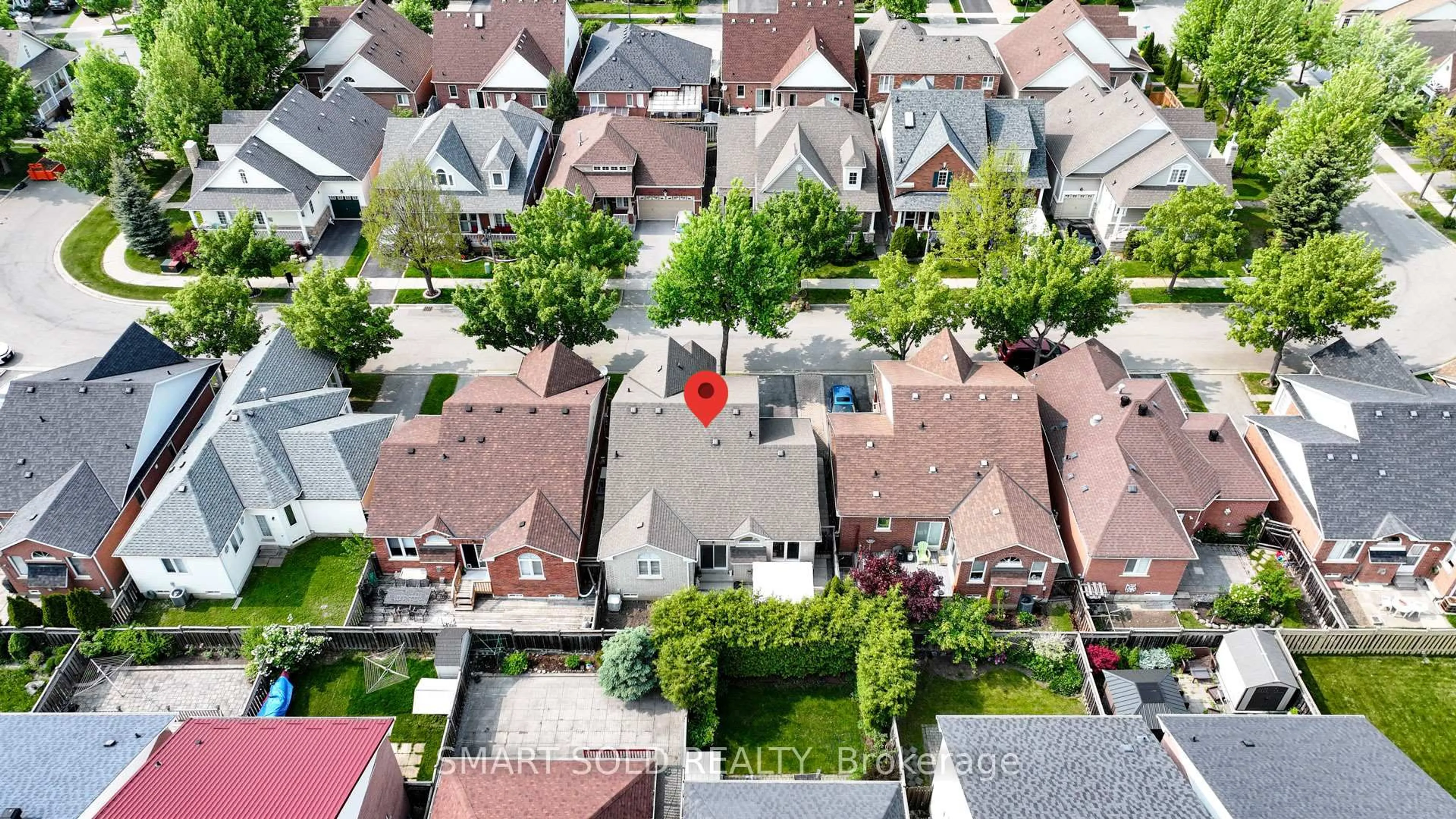 A pic from outside/outdoor area/front of a property/back of a property/a pic from drone, city buildings view from balcony for 29 Cliveden Pl, Markham Ontario L6C 2S4